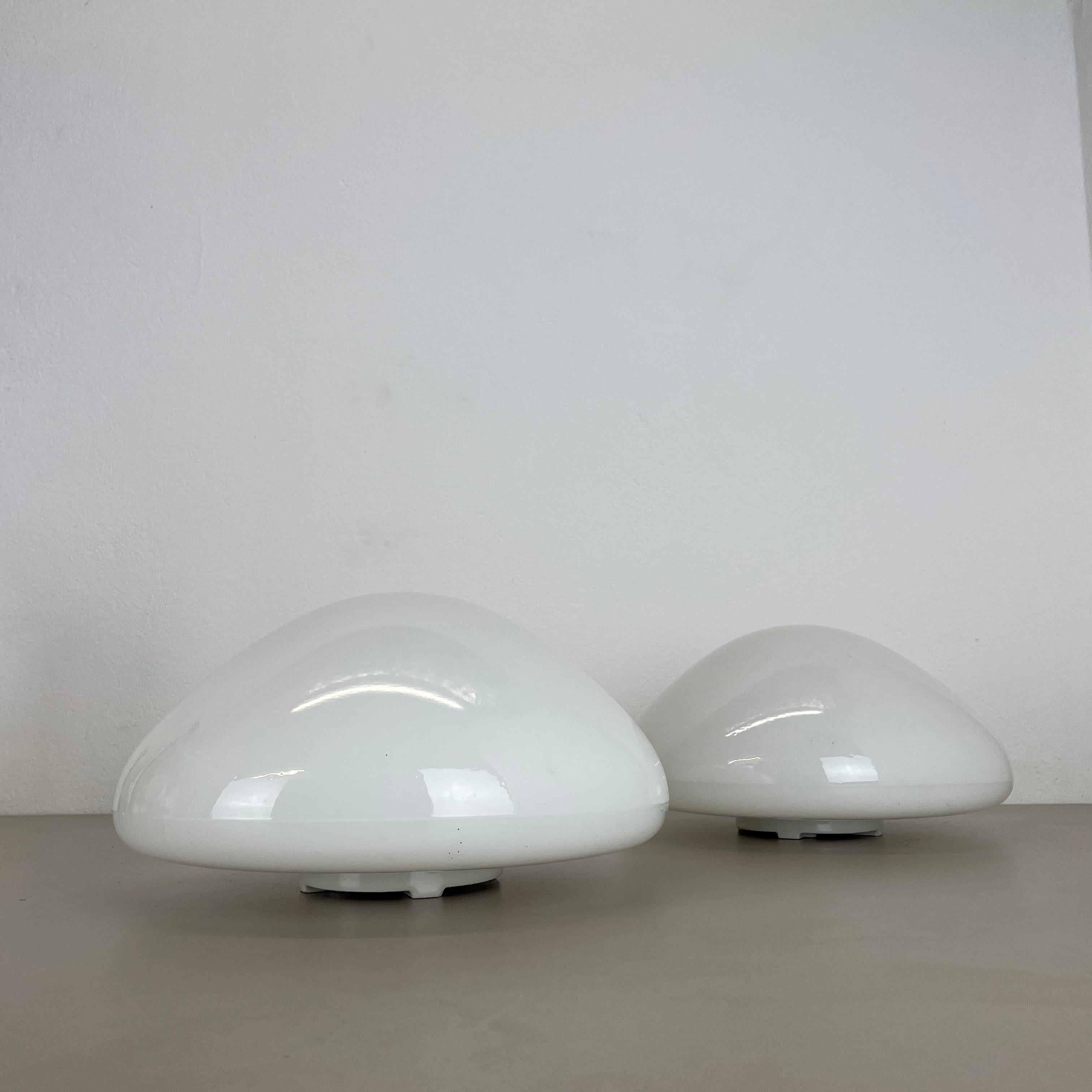 Article:

Porcelain glass wall light set of 2


Design:

Wilhelm Wagenfeld



Producer:

Lindner Gmbh, Germany



Age:

1950s


Model:

961.2 / WV 339





Original wall light set designed by Wilhelm Wagenfeld and