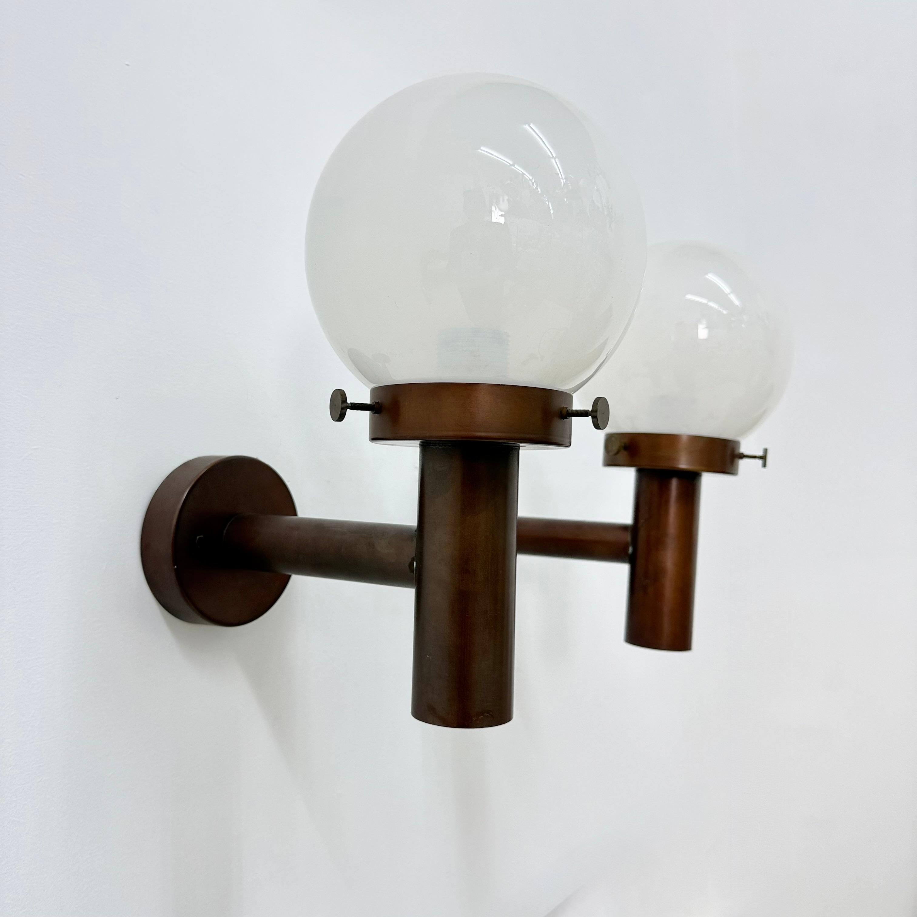 Set di 2 lampade da parete a globo in vetro di Lisa Pape Sweden , anni '70 in vendita 3