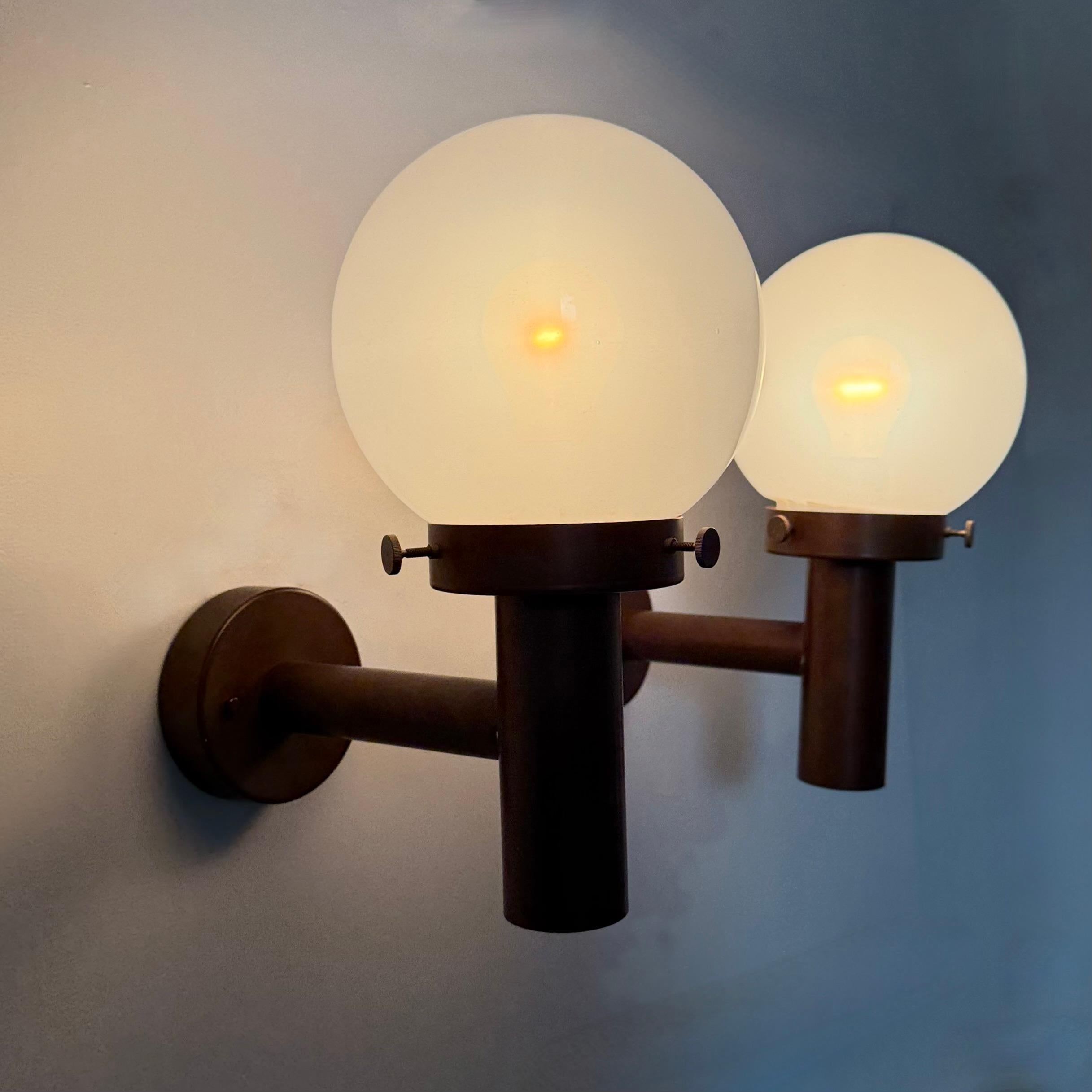 Set di 2 lampade da parete a globo in vetro di Lisa Pape Sweden , anni '70 in vendita 11