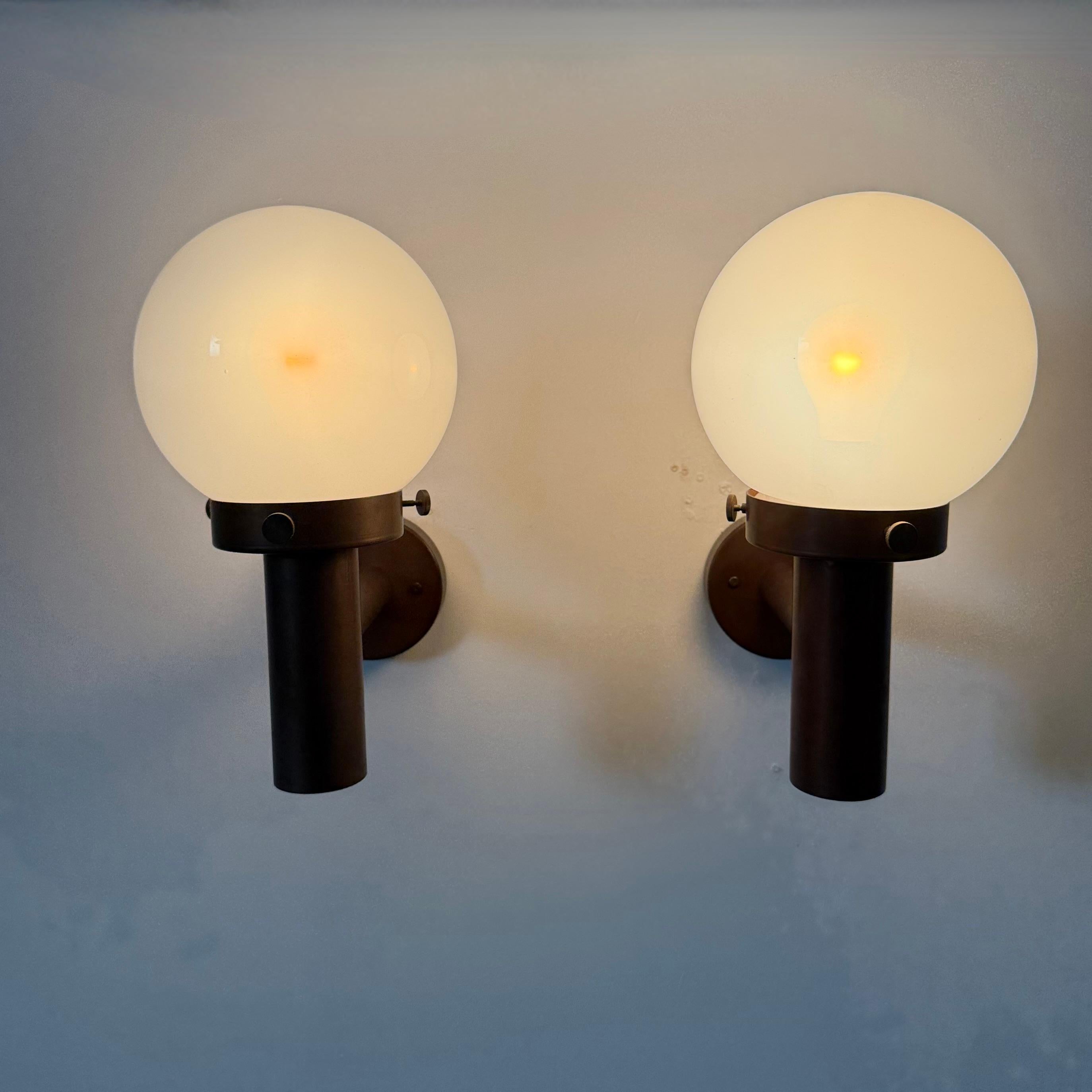 Set di 2 lampade da parete a globo in vetro di Lisa Pape Sweden , anni '70 in vendita 13