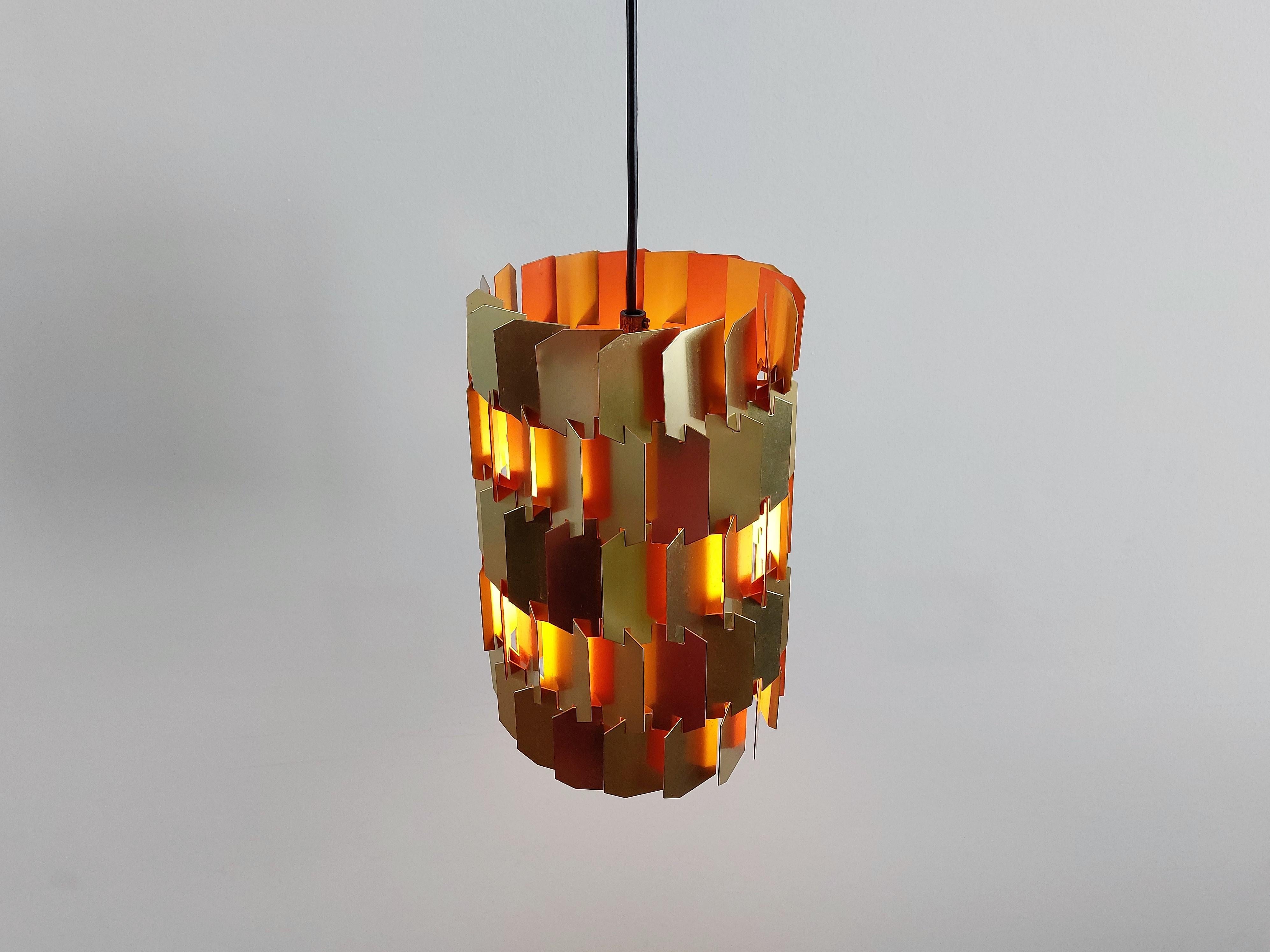Mid-20th Century Set of 2 Gold and Orange 'Facet-Pop' Pendant Lamps by Louis Weisdorf for Lyfa For Sale