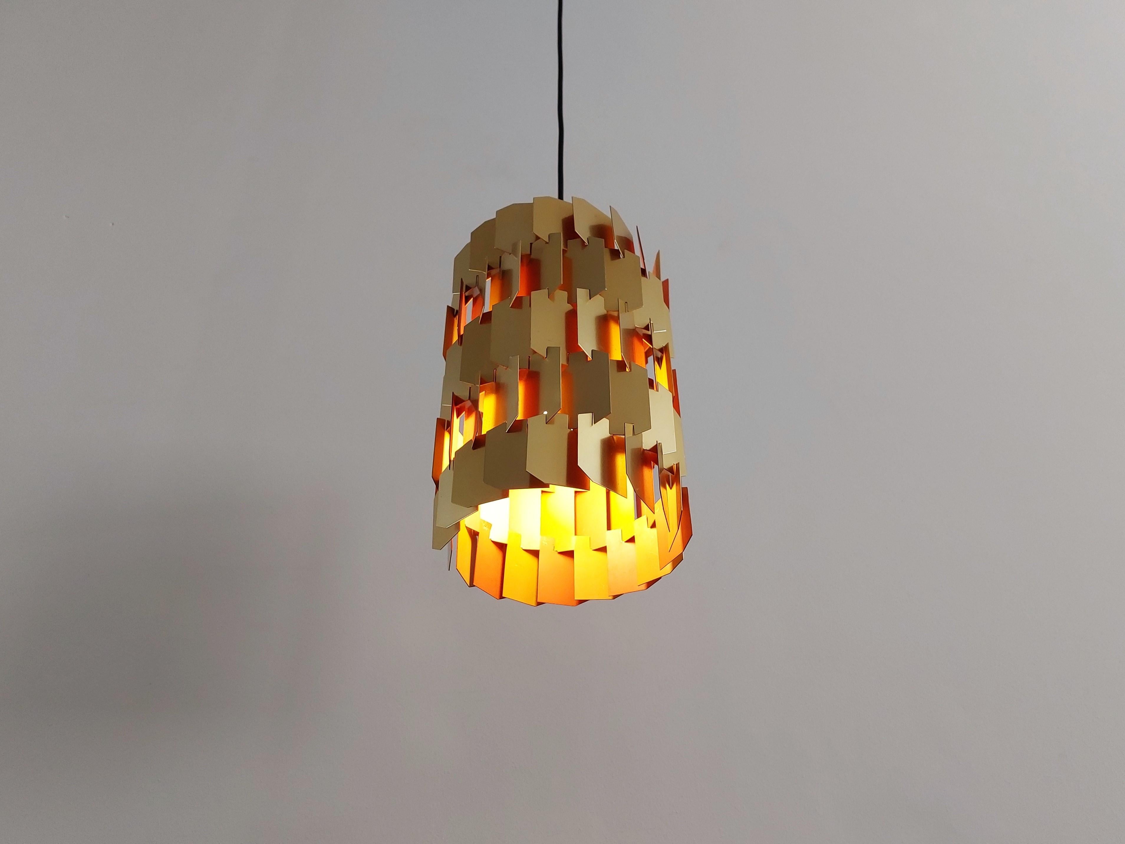Metal Set of 2 Gold and Orange 'Facet-Pop' Pendant Lamps by Louis Weisdorf for Lyfa For Sale