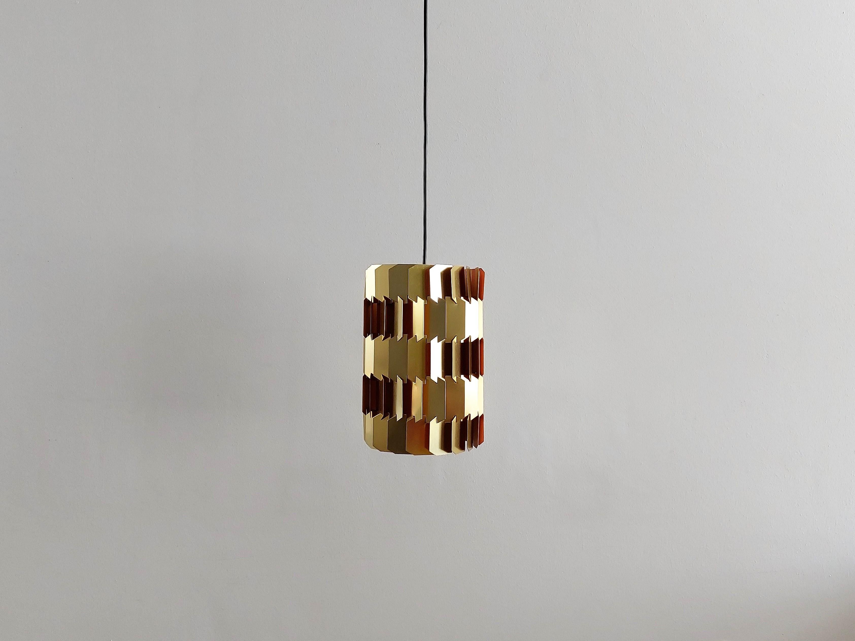 Set of 2 Gold and Orange 'Facet-Pop' Pendant Lamps by Louis Weisdorf for Lyfa For Sale 1