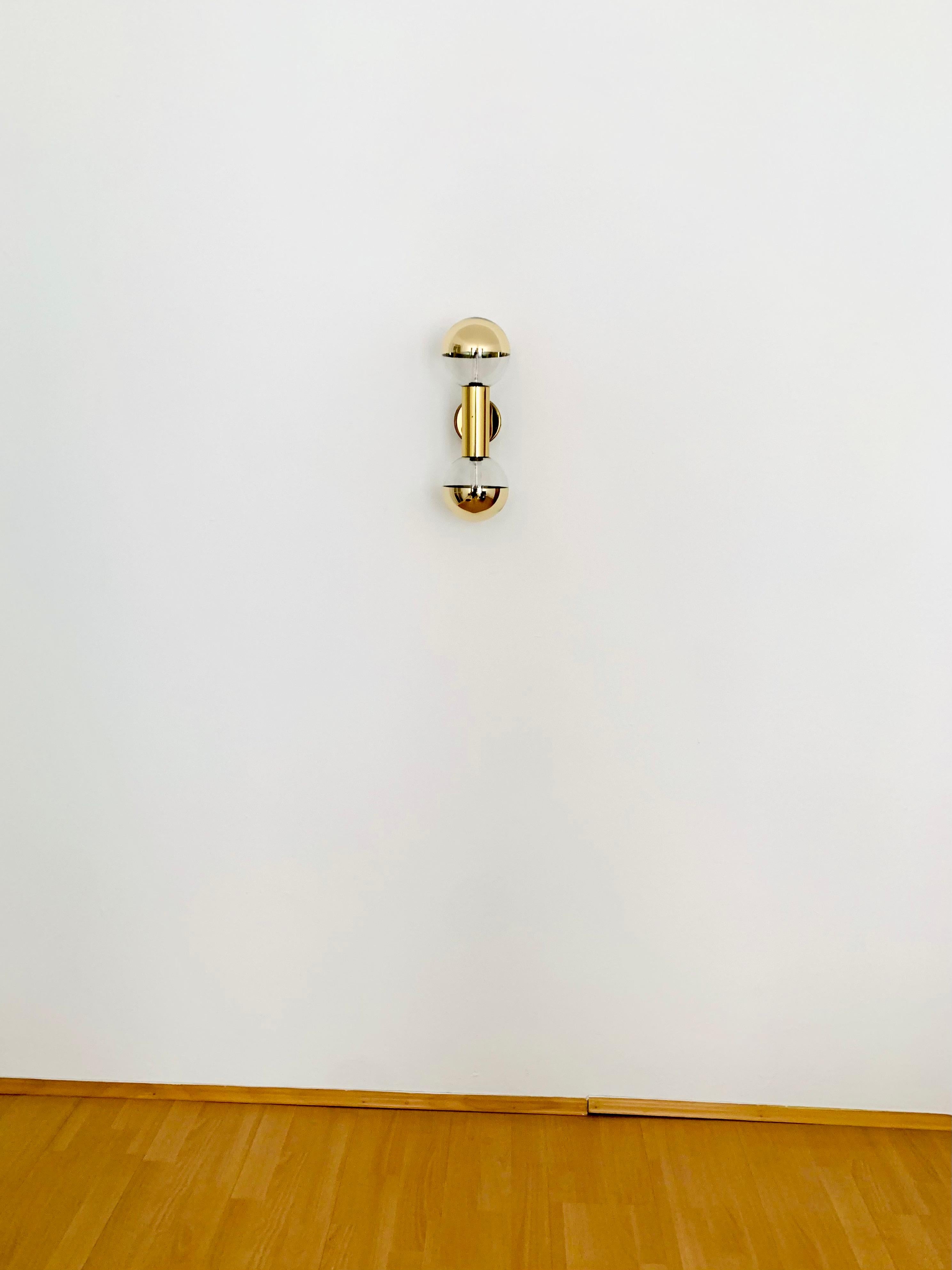 Juego de 2 lámparas de pared doradas de los años 70 de Motoko Ishii para Staff Alemán en venta