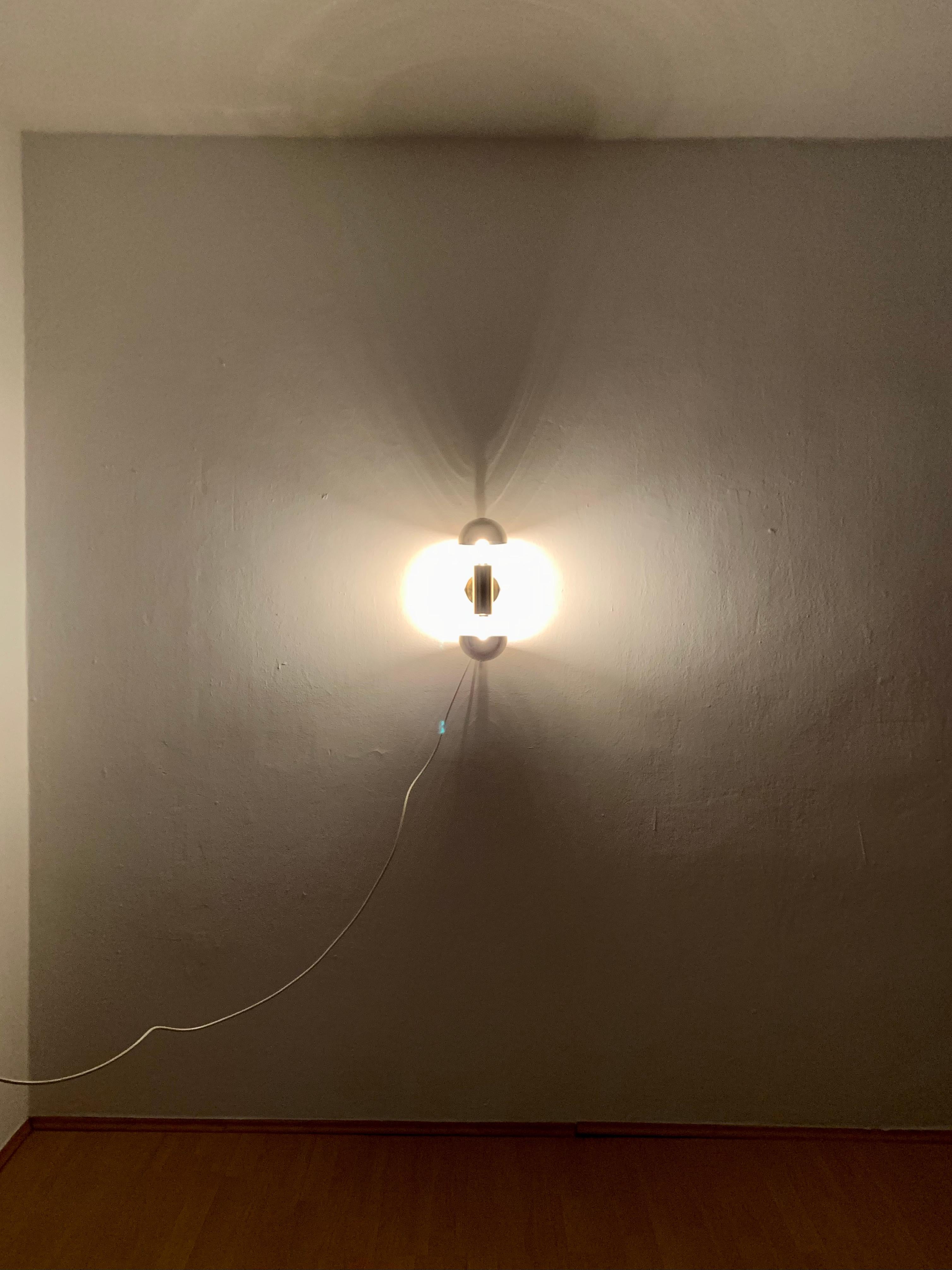 Juego de 2 lámparas de pared doradas de los años 70 de Motoko Ishii para Staff Metal en venta