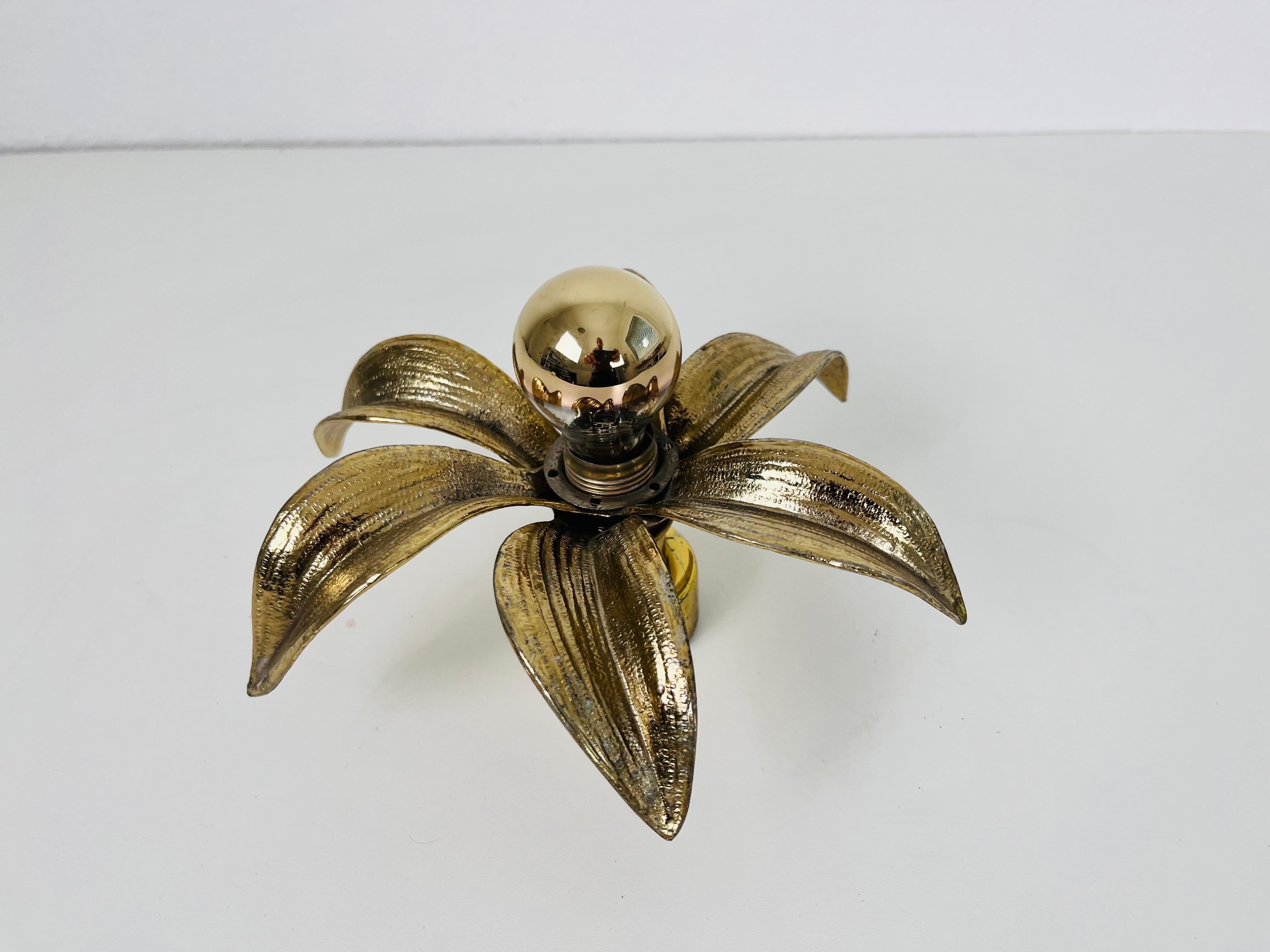 Set of 2 Golden Florentine Flower Shape Flushmounts by Willy Daro for Massive For Sale 2