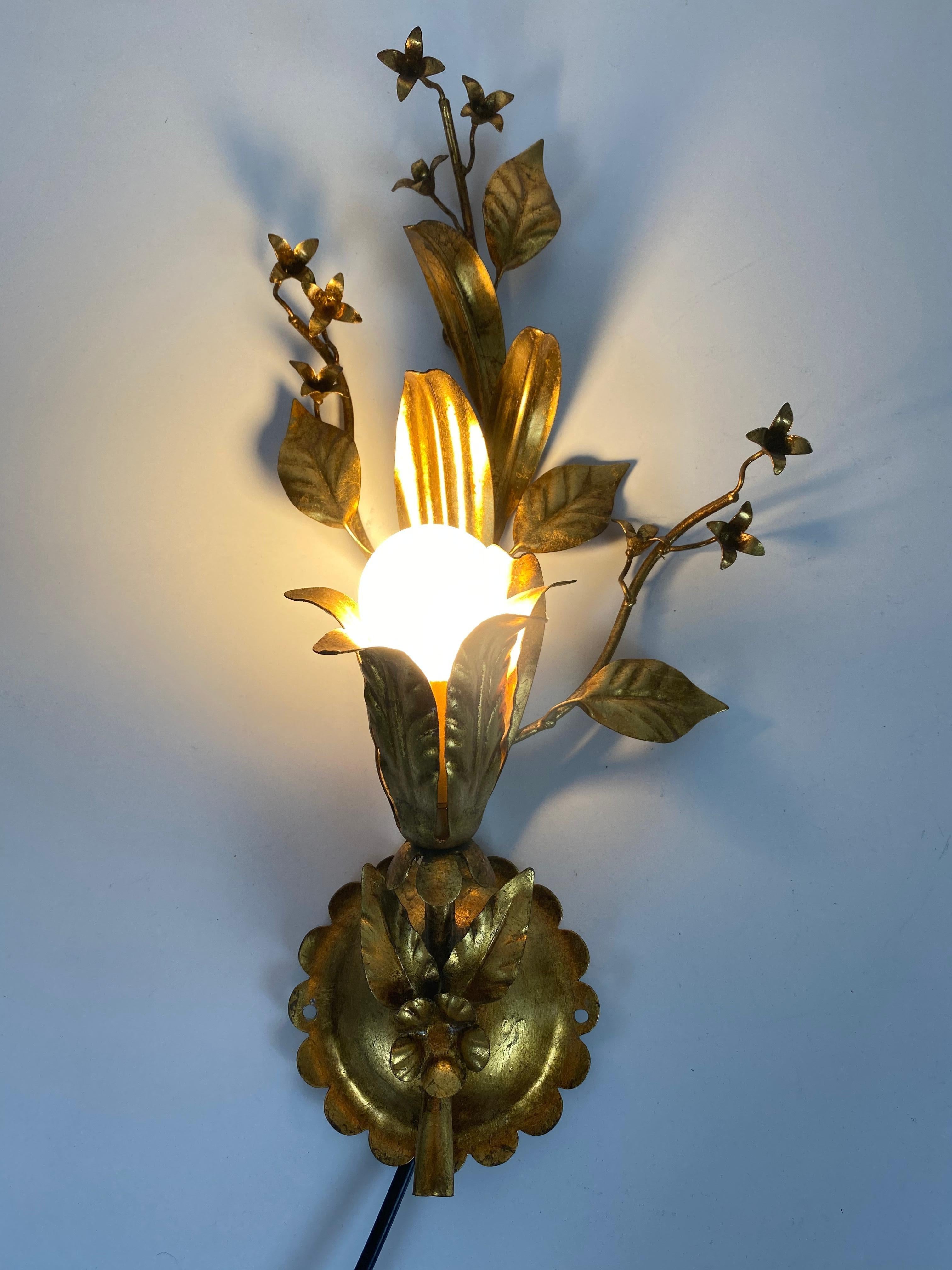 Hand-Crafted Set of 2 Golden Florentine Flower Shape Wall Lamps by Banci, Italy, 1970s