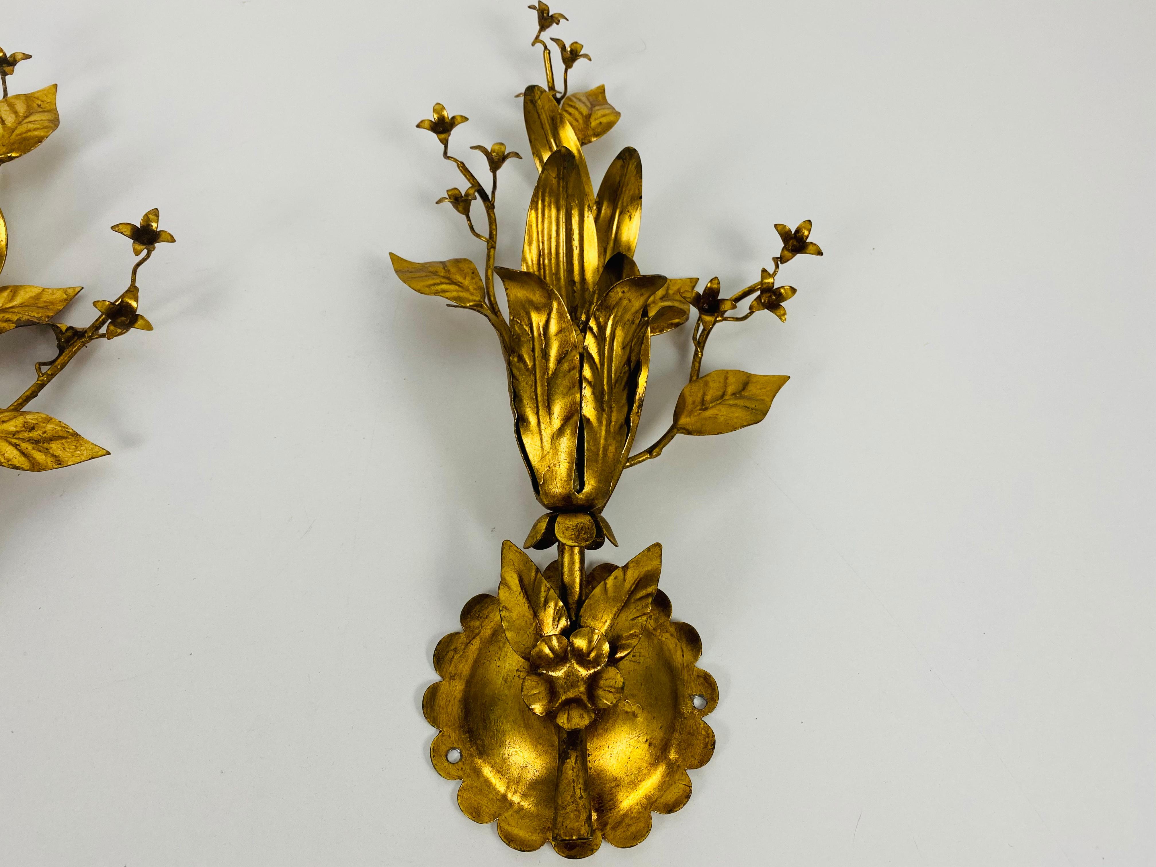 Set of 2 Golden Florentine Flower Shape Wall Lamps by Banci, Italy, 1970s In Good Condition In Hagenbach, DE