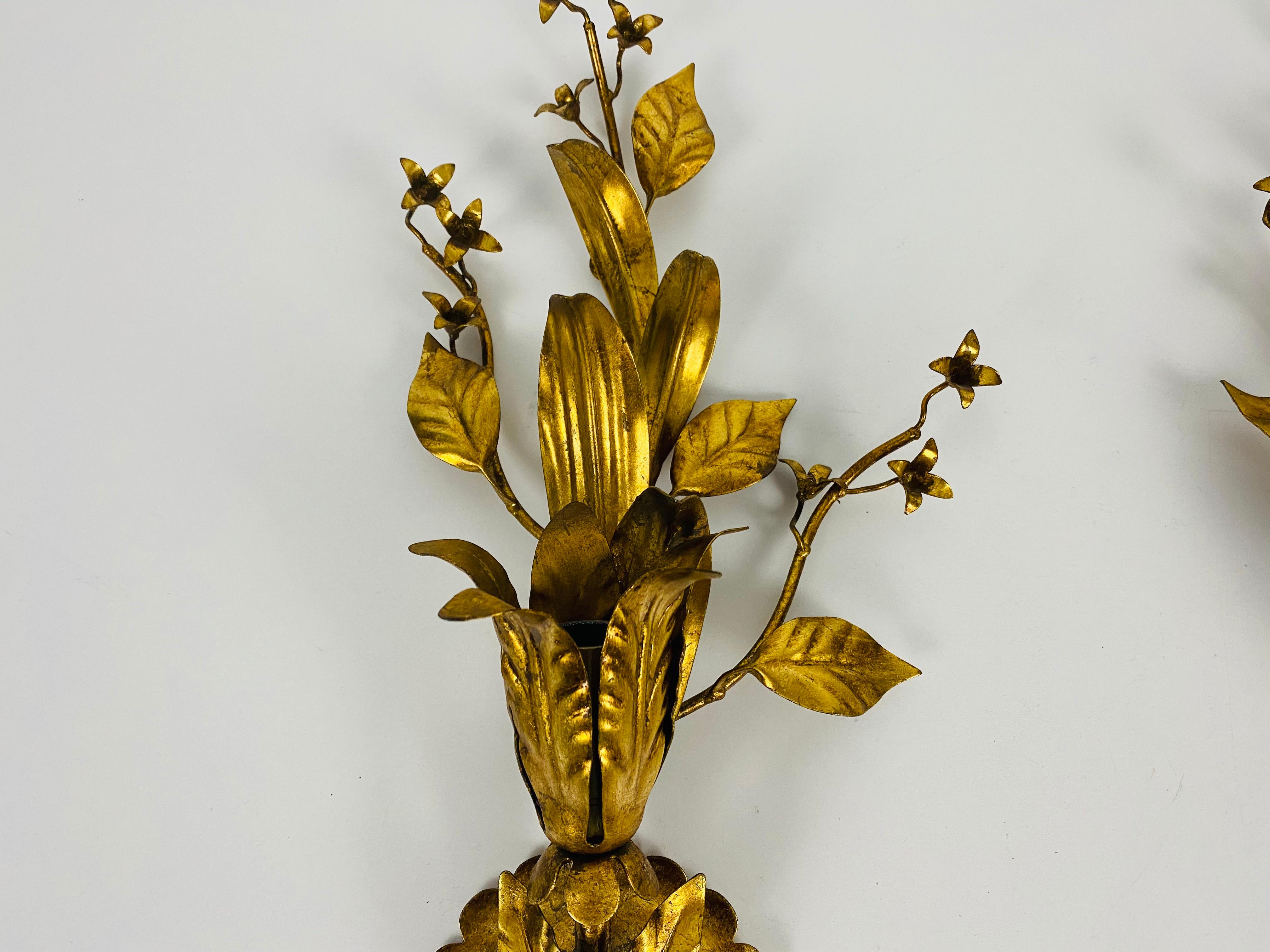 Mid-20th Century Set of 2 Golden Florentine Flower Shape Wall Lamps by Banci, Italy, 1970s