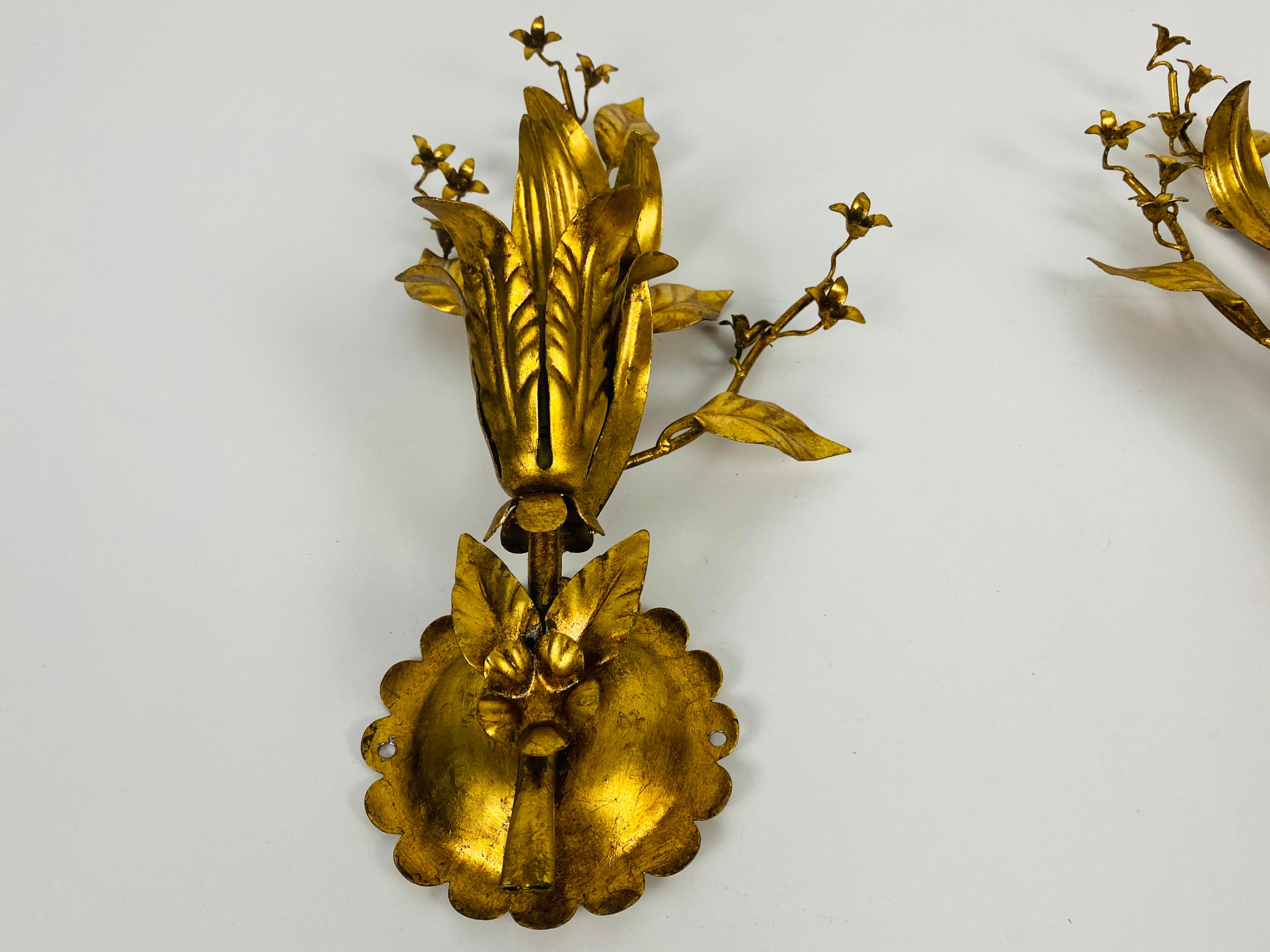 Brass Set of 2 Golden Florentine Flower Shape Wall Lamps by Banci, Italy, 1970s