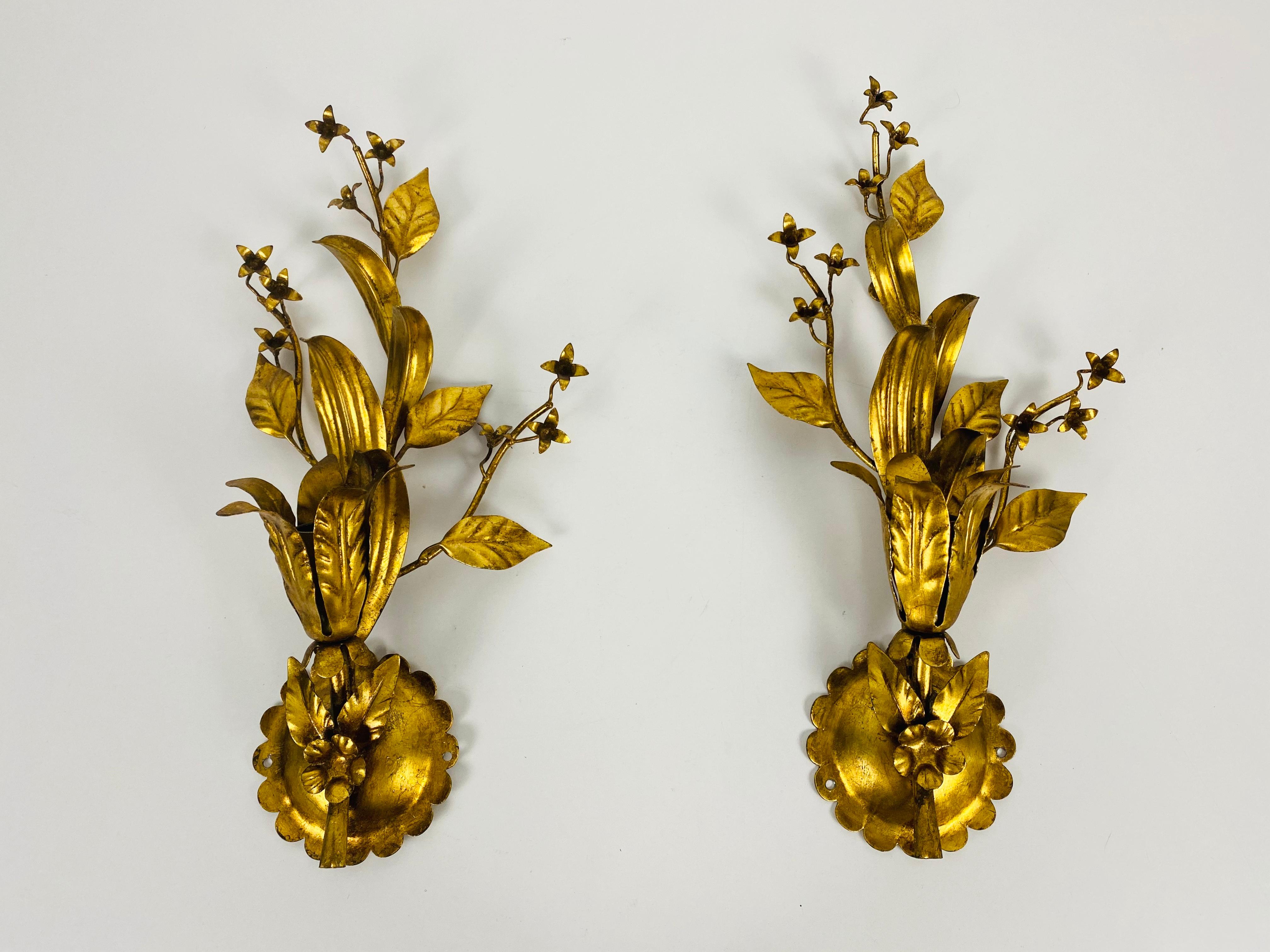 Set of 2 Golden Florentine Flower Shape Wall Lamps by Banci, Italy, 1970s 1