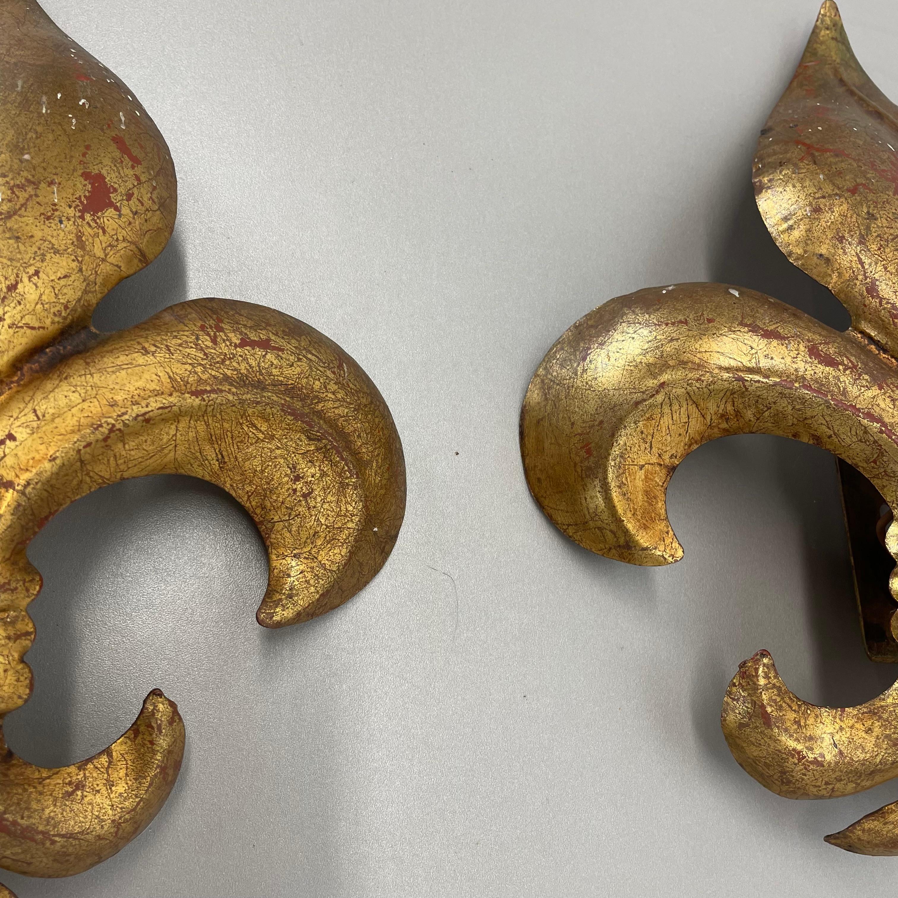 2er-Set goldene Florentiner „French Lily“  Wall Lights by Hans Kögl, Italien 1970er Jahre im Angebot 7