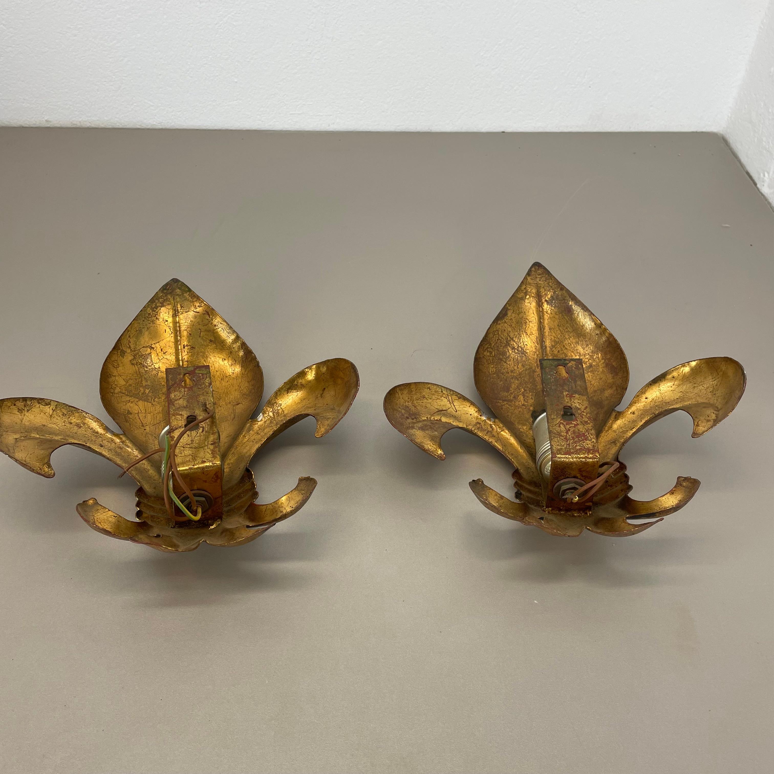 2er-Set goldene Florentiner „French Lily“  Wall Lights by Hans Kögl, Italien 1970er Jahre im Angebot 8
