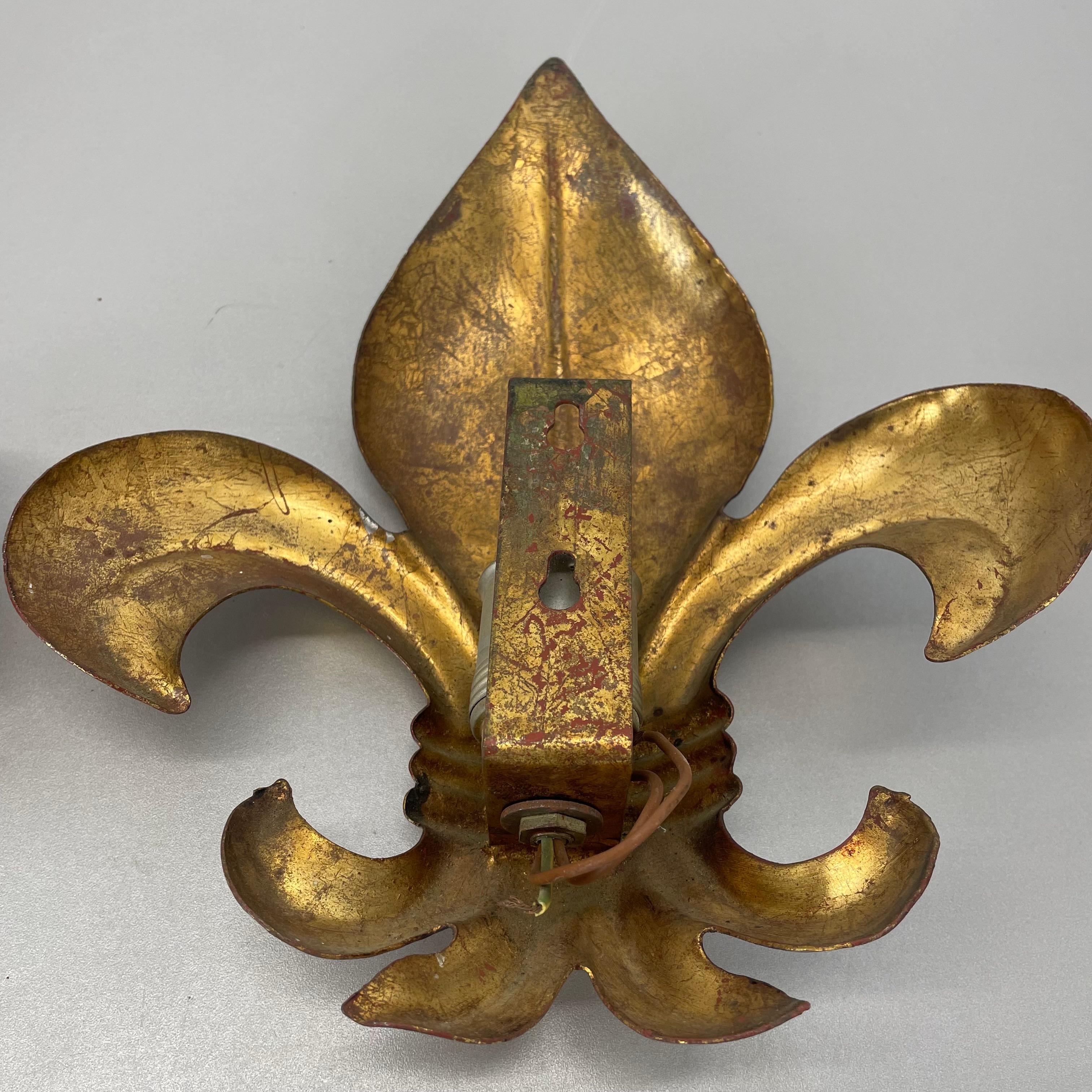 2er-Set goldene Florentiner „French Lily“  Wall Lights by Hans Kögl, Italien 1970er Jahre im Angebot 10