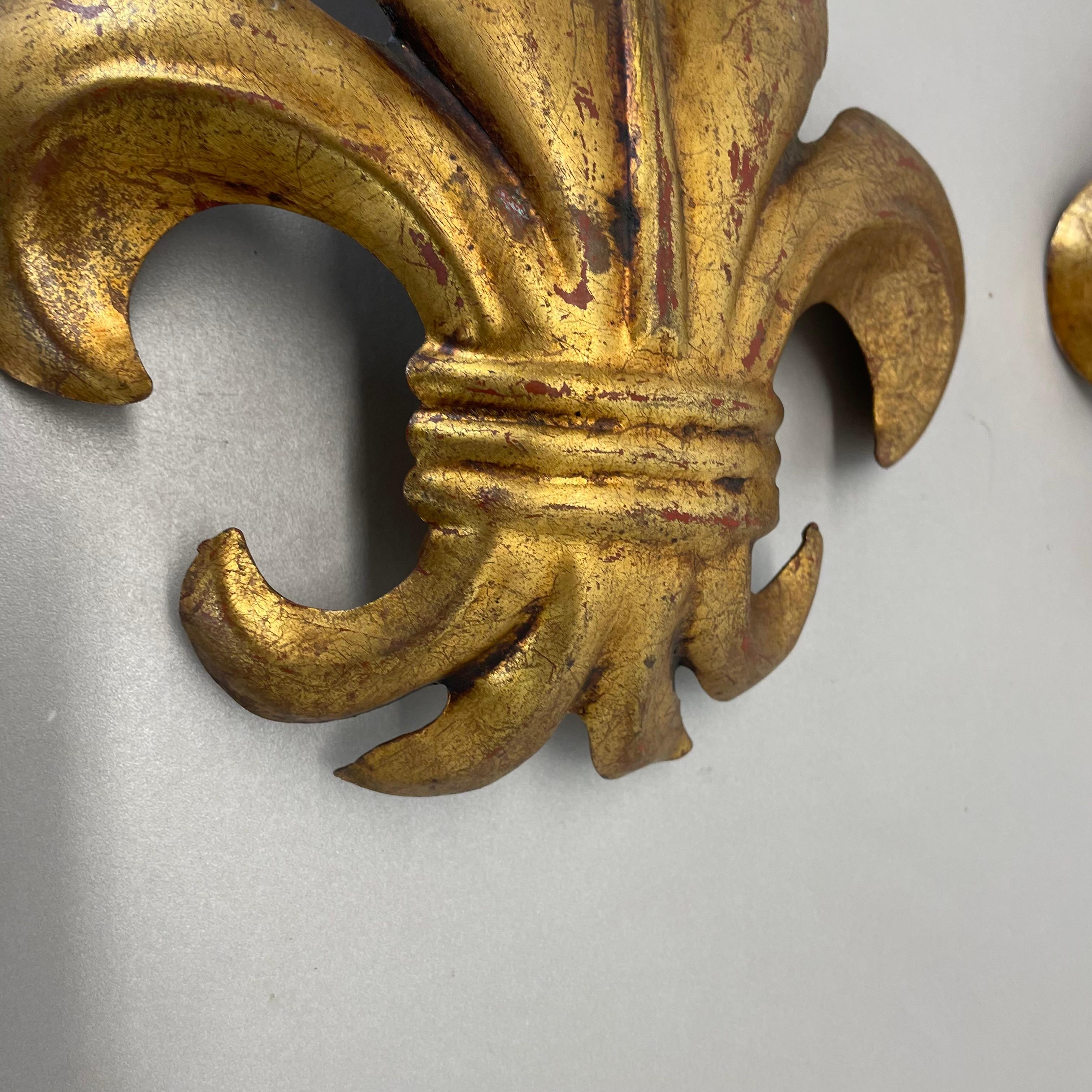 2er-Set goldene Florentiner „French Lily“  Wall Lights by Hans Kögl, Italien 1970er Jahre im Angebot 2