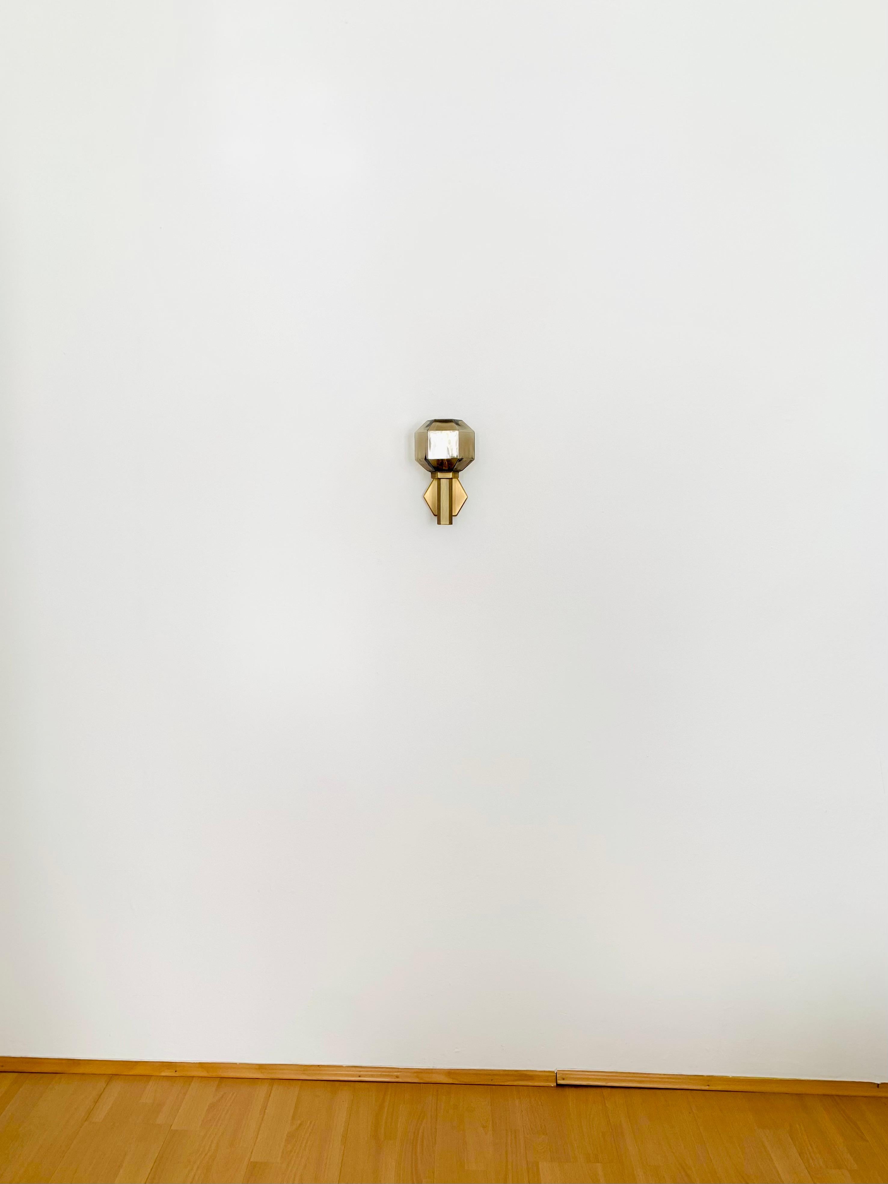 Laiton Lot de 2 appliques en verre fumé doré de Hillebrand en vente