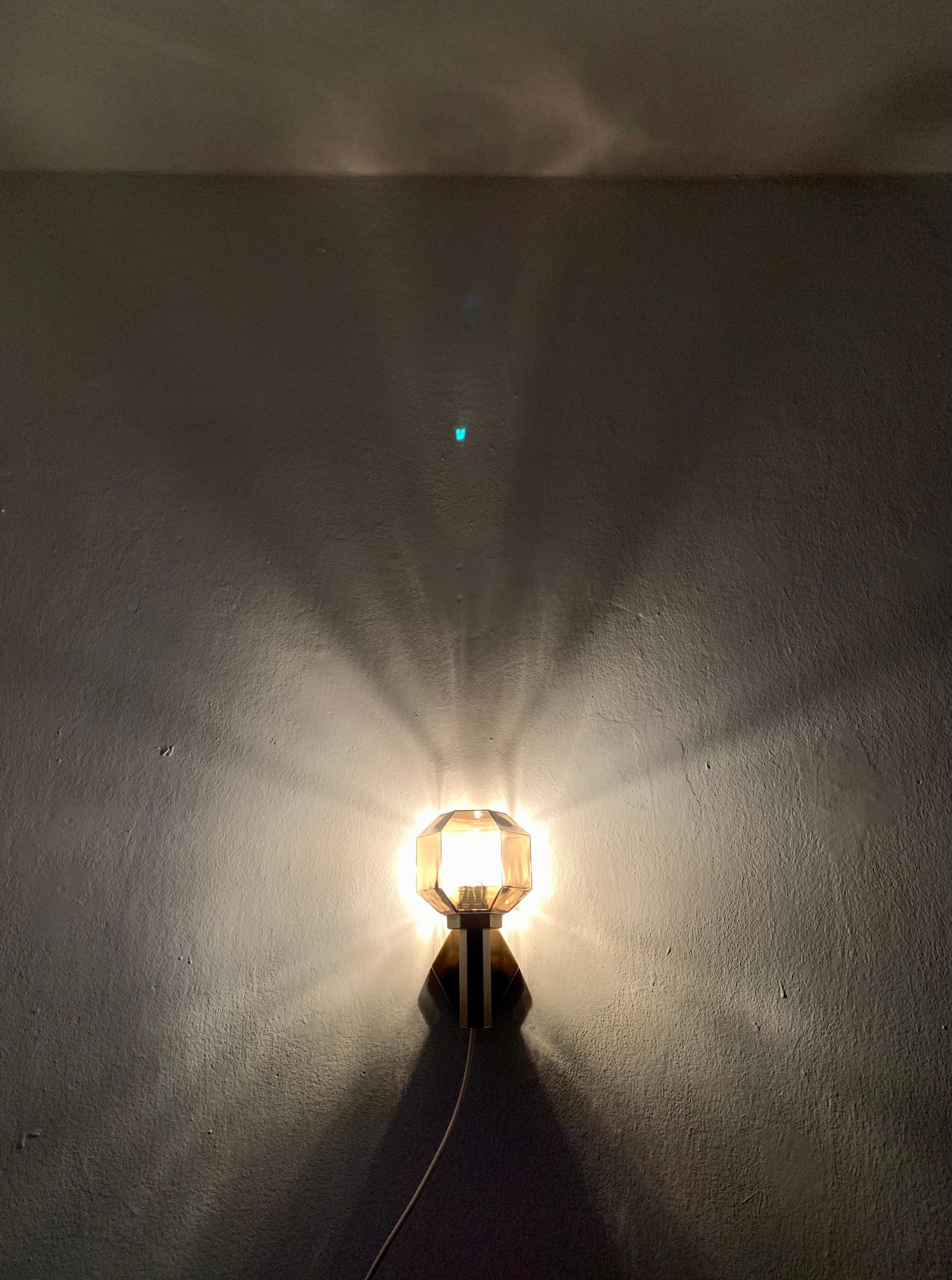 Ensemble de 2 lampes murales en verre fumé doré de Hillebrand en vente 1