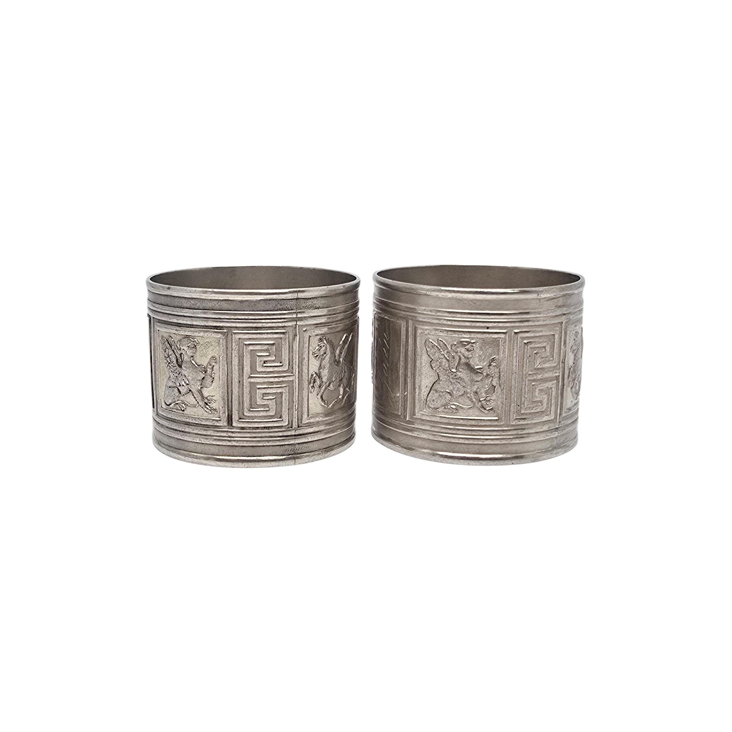 Satz von 2 antiken Gorham Mythologische Kreaturen Sterling Silber Serviettenringe mit Gravur

Auf dem einen Ring ist 