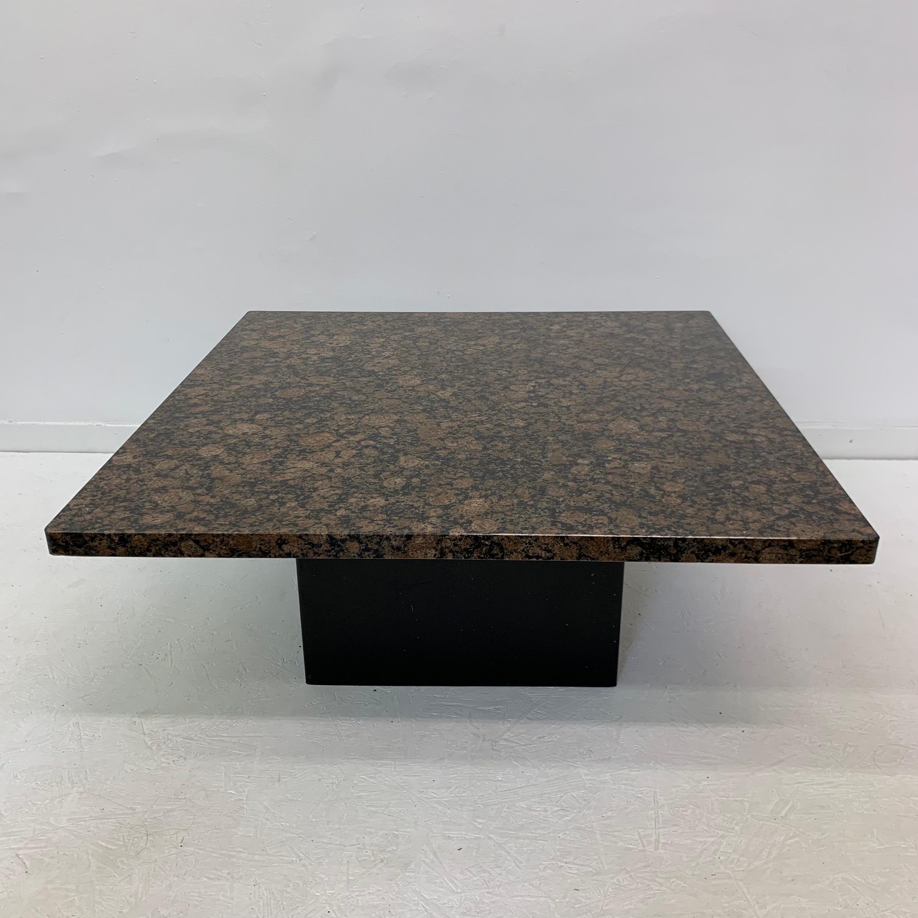 Set of 2 Granite Coffee / Side Tables, 1980’s In Good Condition For Sale In Delft, NL