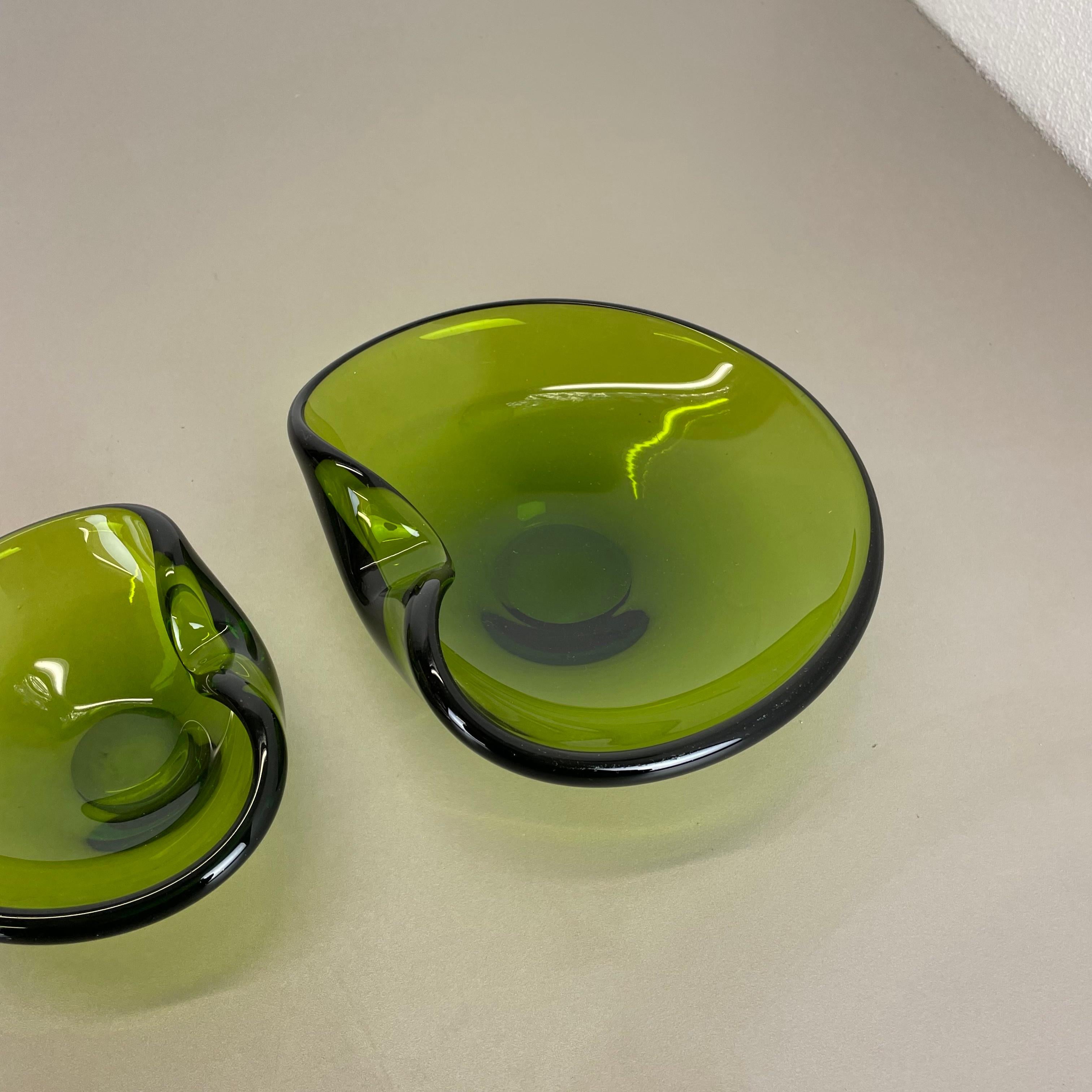 Ensemble de 2 bols en forme de coquille de verre vert de Per Lutken pour Holmegaard, Danemark, années 1960 en vente 5