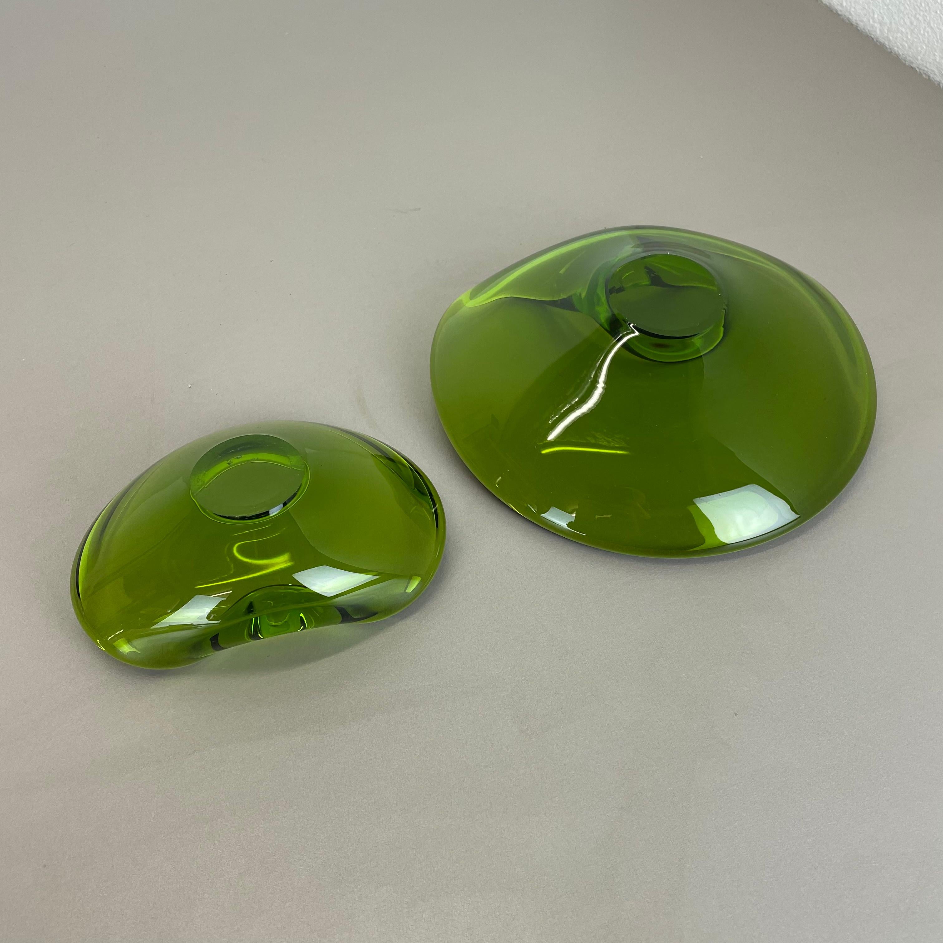 Satz von 2 Muschelschalen aus grünem Glas von Per Lutken für Holmegaard, Dänemark, 1960er Jahre im Angebot 8