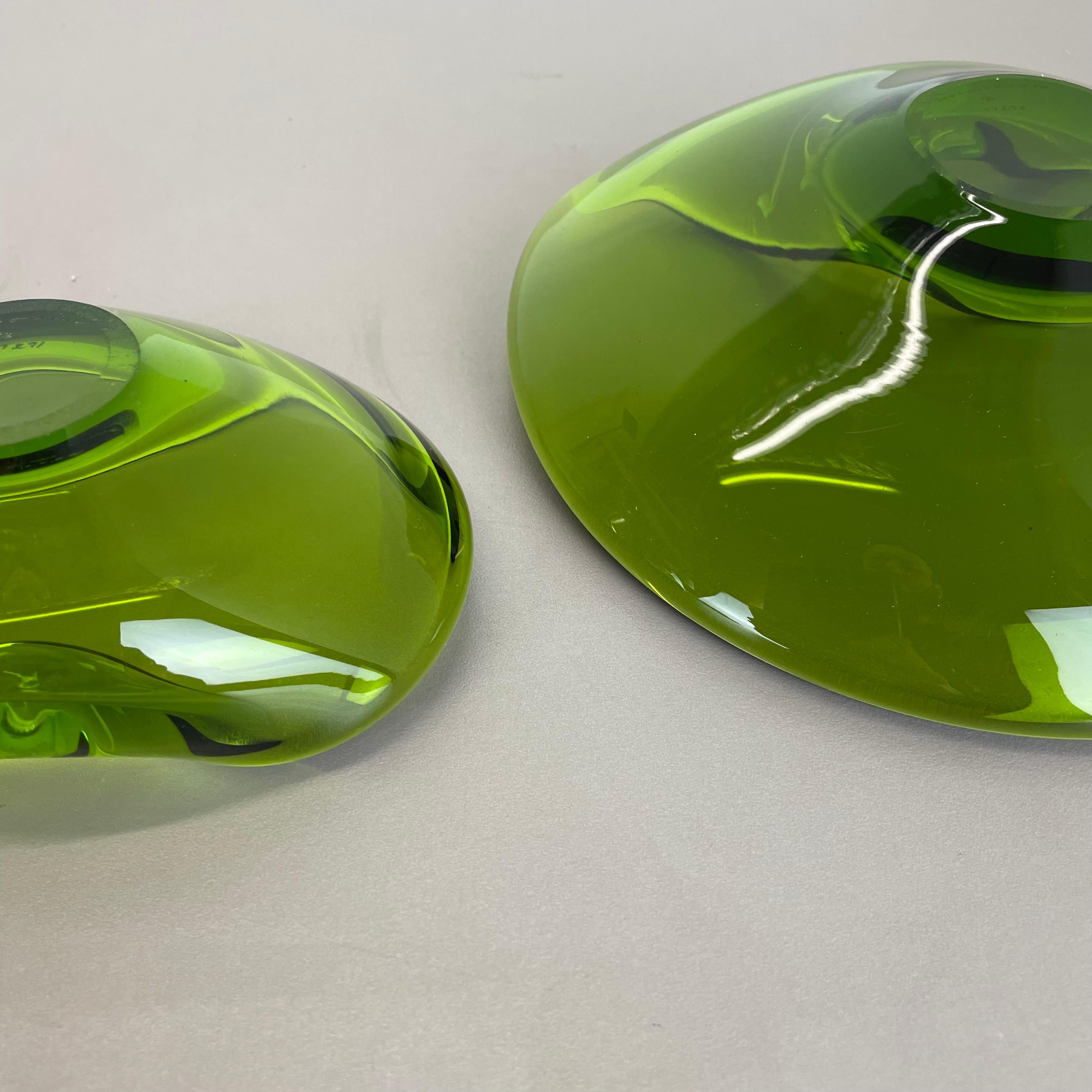 Ensemble de 2 bols en forme de coquille de verre vert de Per Lutken pour Holmegaard, Danemark, années 1960 en vente 8
