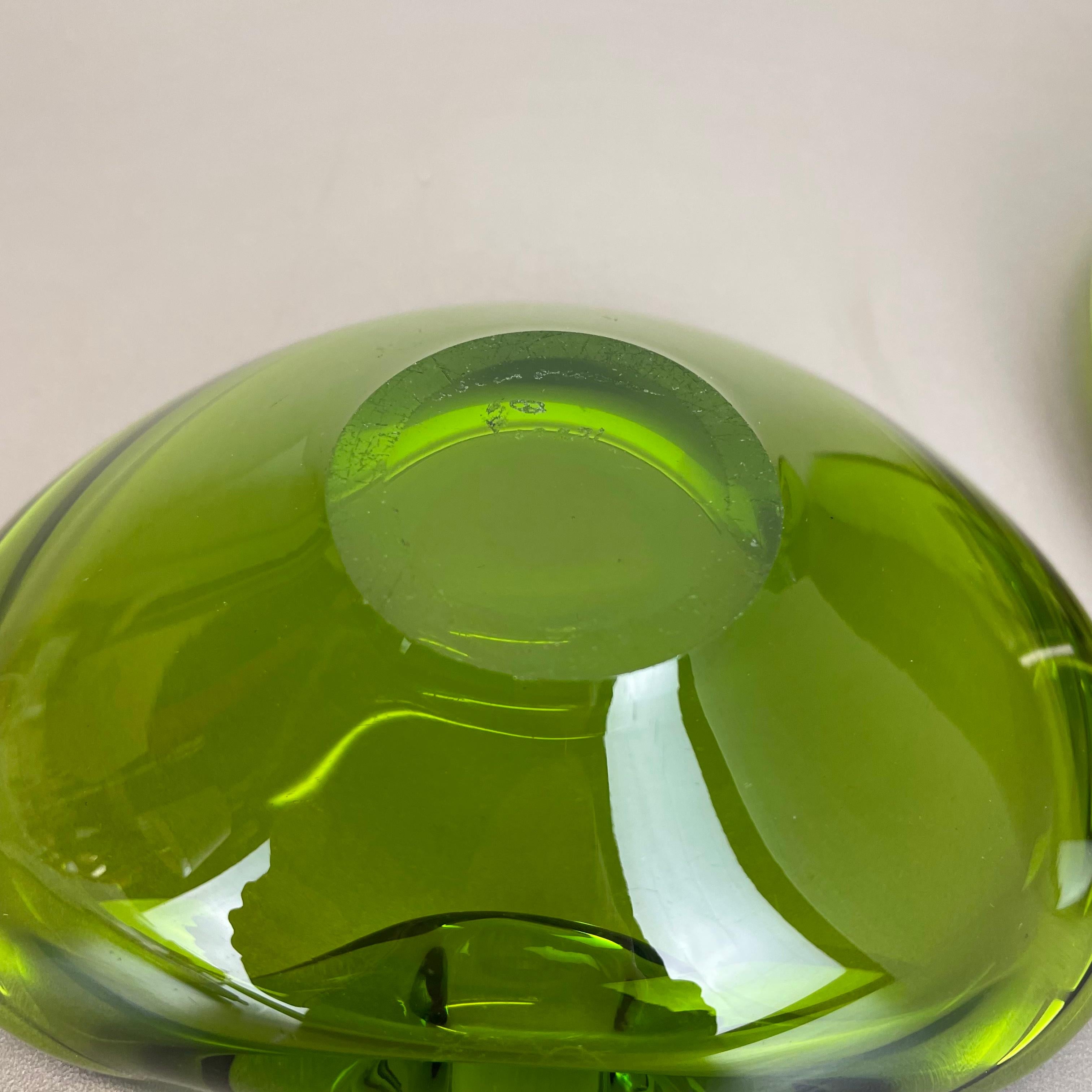 Set of 2 Green Glass Shell Bowls by Per Lutken for Holmegaard, Denmark, 1960s For Sale 10