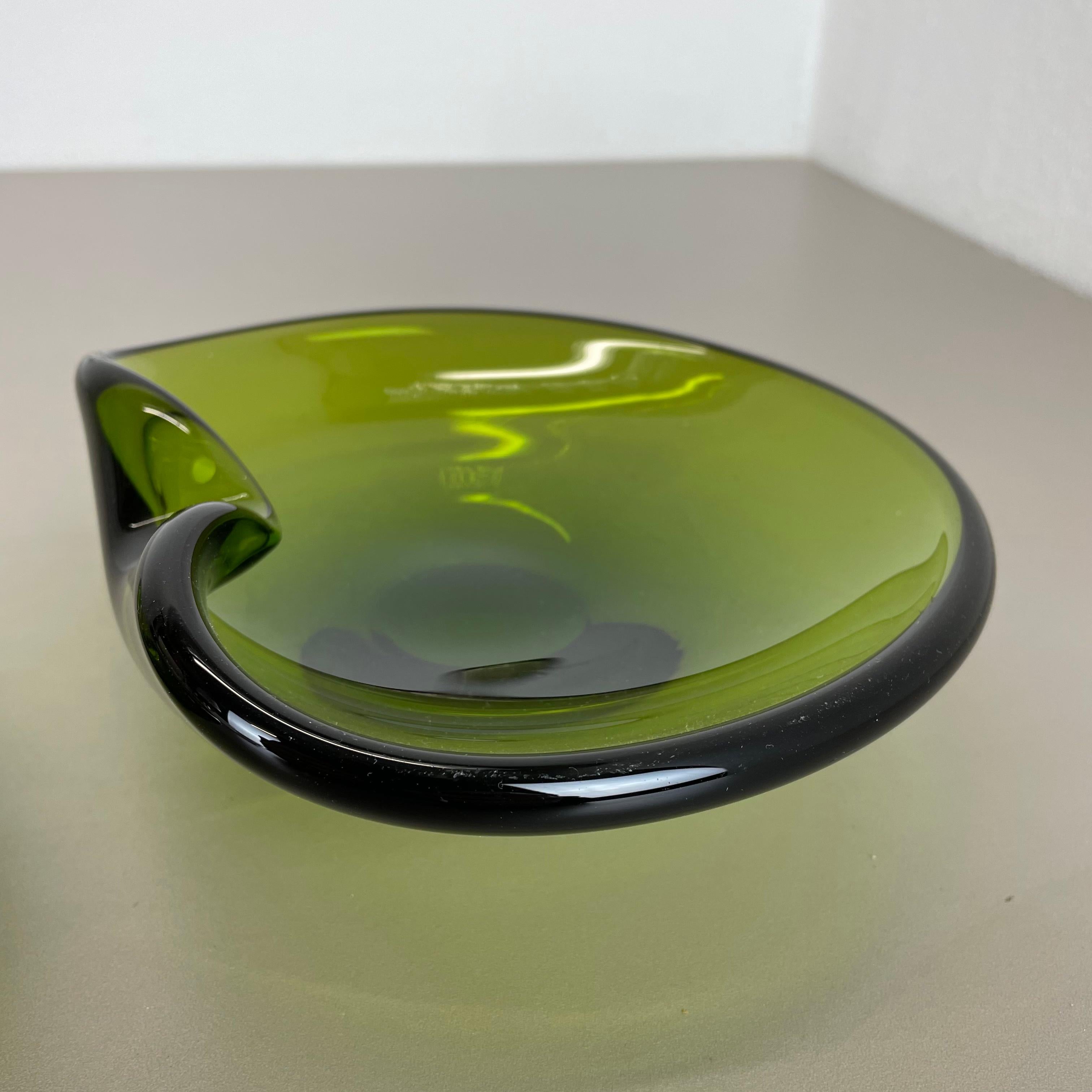Set of 2 Green Glass Shell Bowls by Per Lutken for Holmegaard, Denmark, 1960s For Sale 11