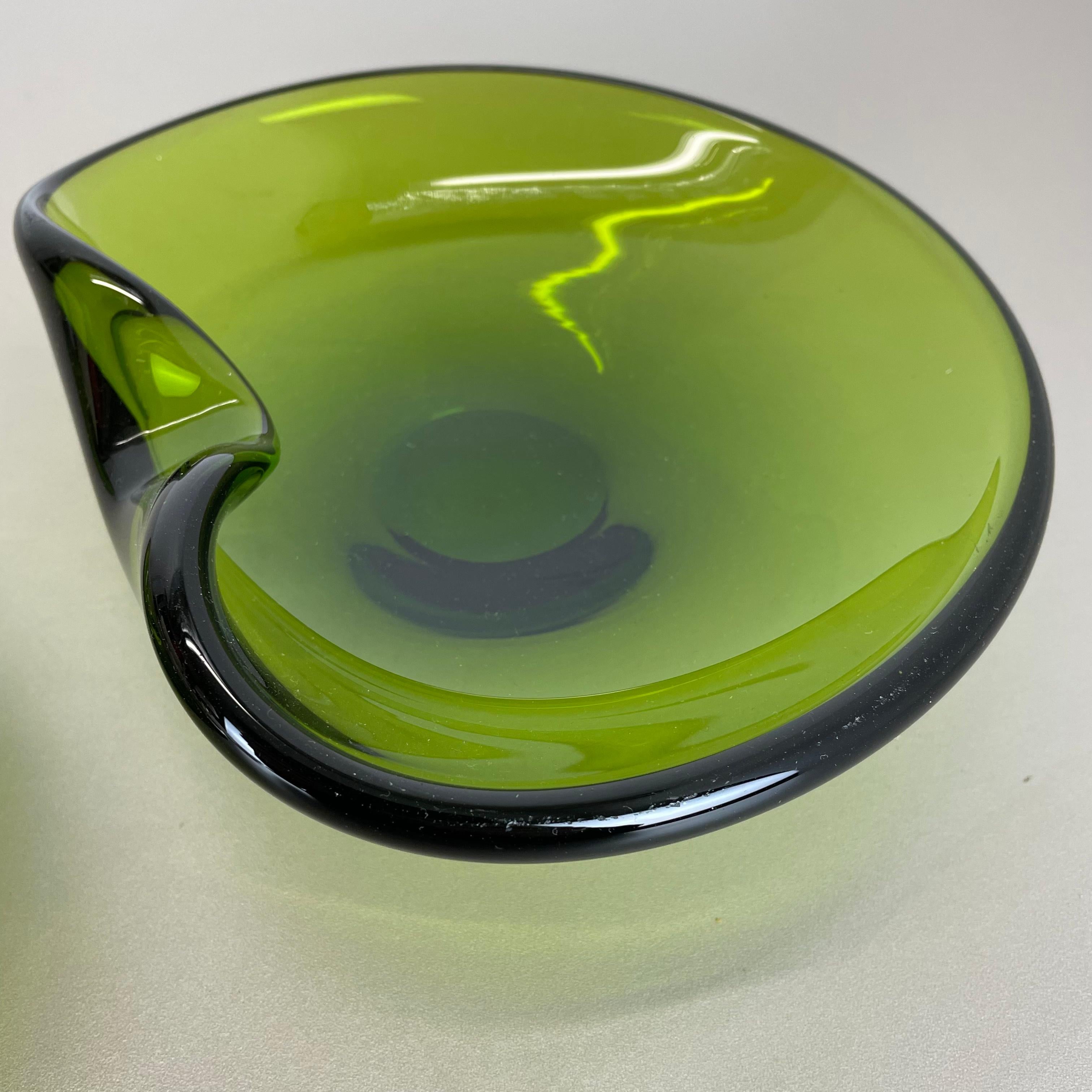 Set of 2 Green Glass Shell Bowls by Per Lutken for Holmegaard, Denmark, 1960s For Sale 12
