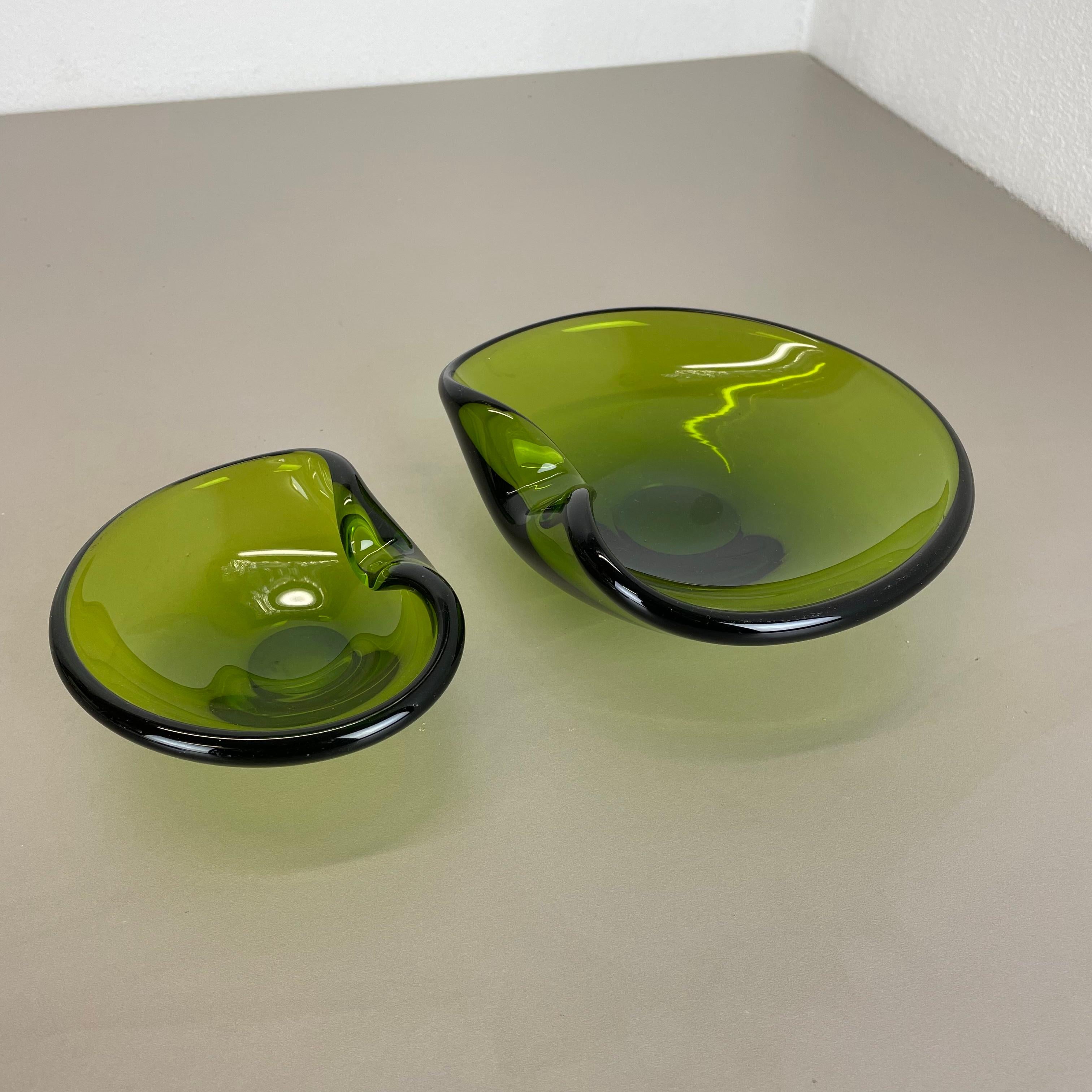 Article:

Glass bowl elements set of 2


Design:

Per Lütken


Producer:

Holmegaard, Denmark.


Age:

1970s


Set of 2 wonderful heavy glass elements designed by Per Lütken and produced by Holmegaard in Denmark in the 1970s. All