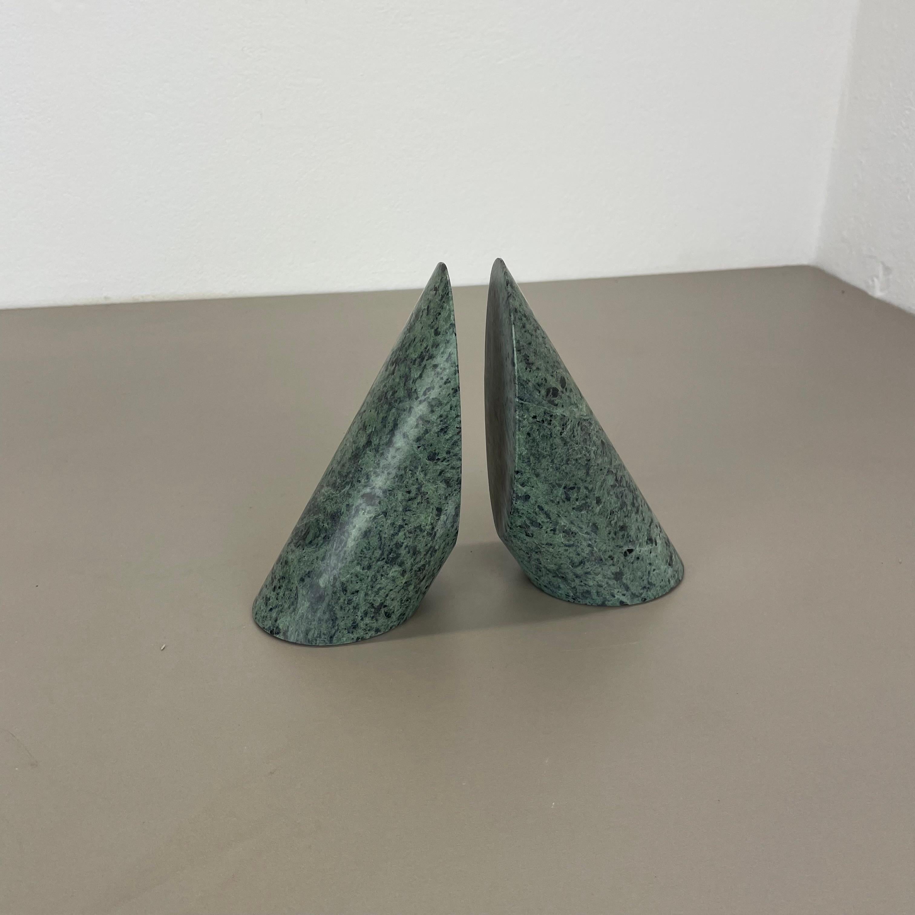 set di 2 elementi reggilibro in marmo verde stile Fratelli Mannelli, Italia, anni '80 In condizioni buone in vendita a Kirchlengern, DE