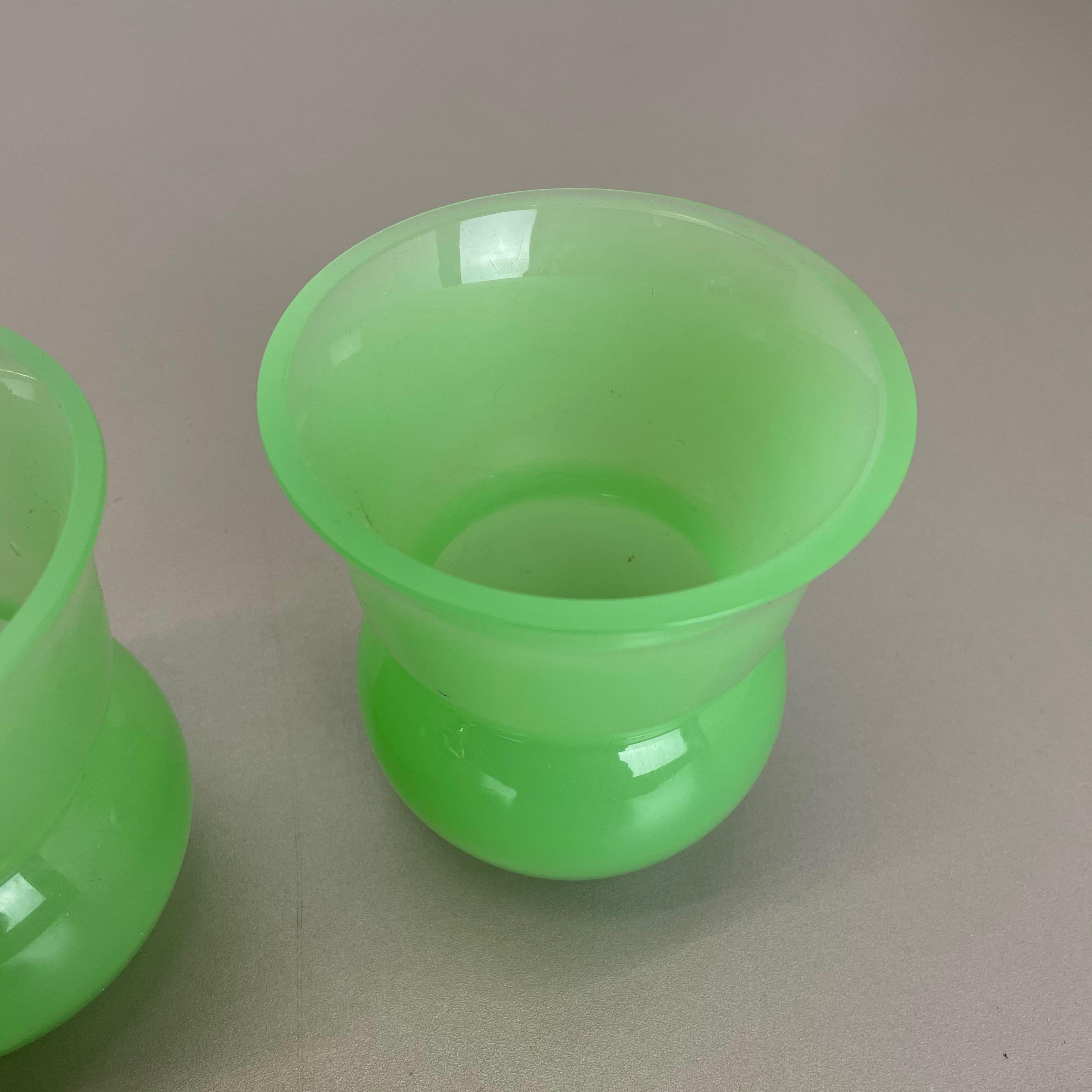 Set of 2 Green New Old Stock Murano Opaline Glass Vases by Gino Cenedese, 1960s For Sale 1