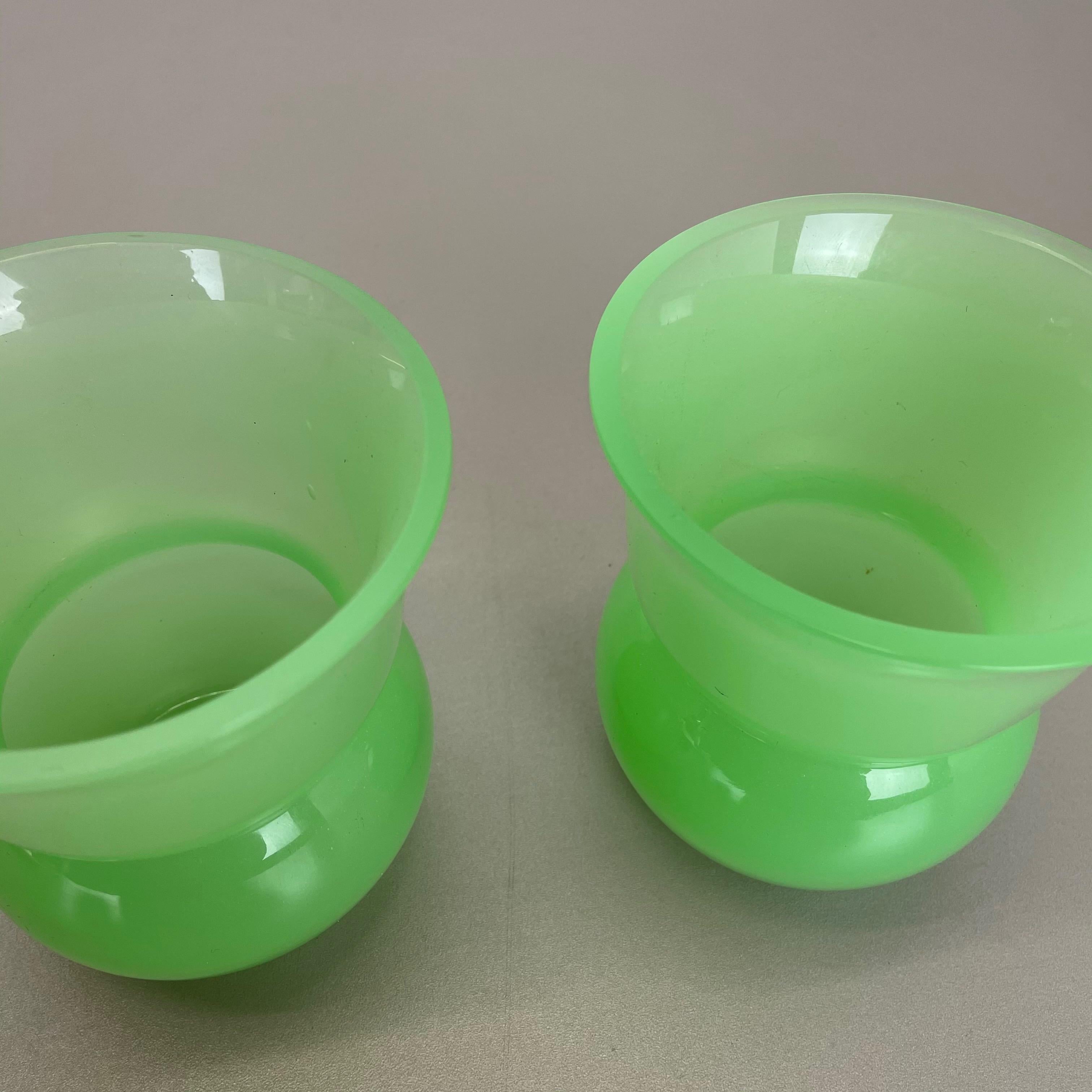 Set of 2 Green New Old Stock Murano Opaline Glass Vases by Gino Cenedese, 1960s For Sale 2