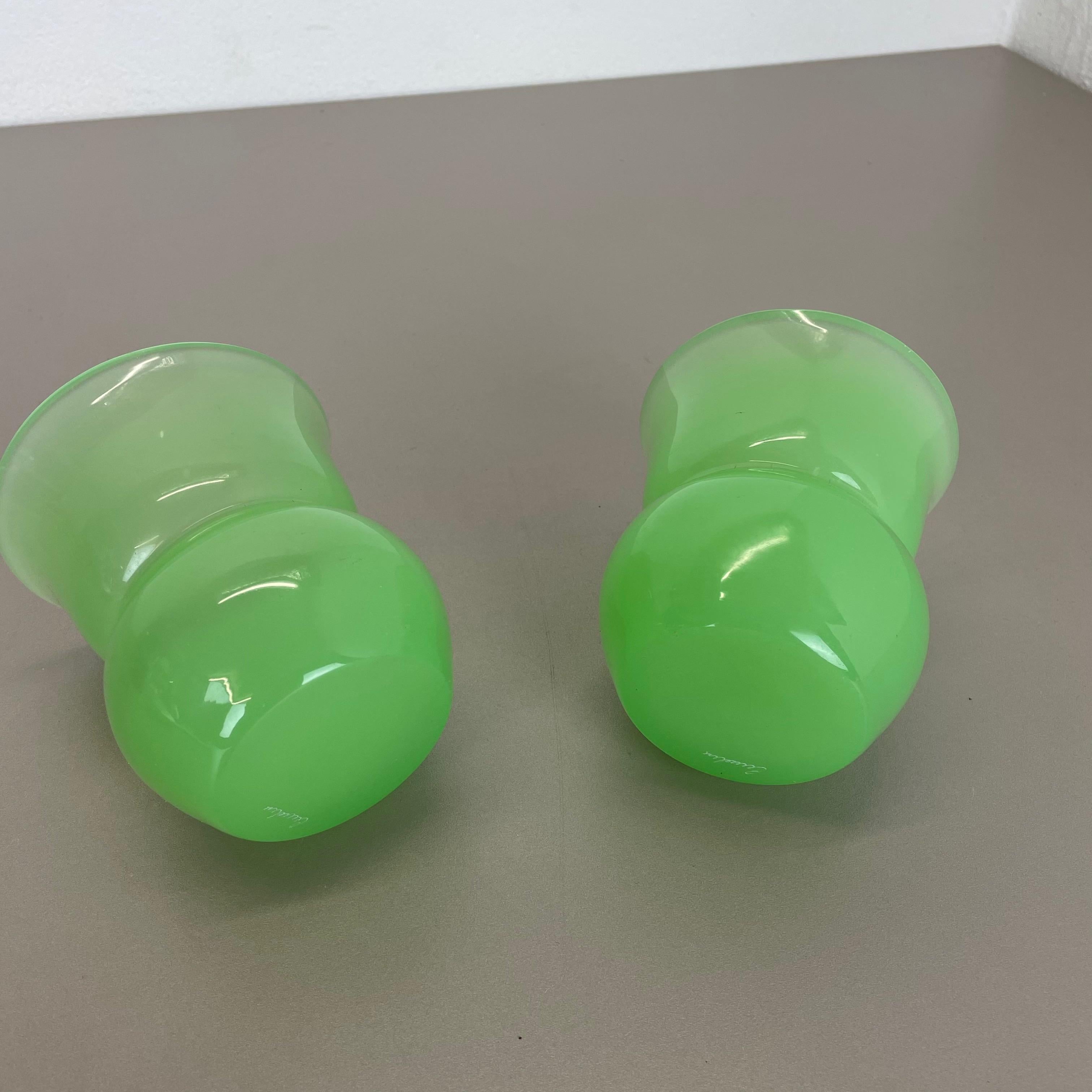 Set of 2 Green New Old Stock Murano Opaline Glass Vases by Gino Cenedese, 1960s For Sale 3