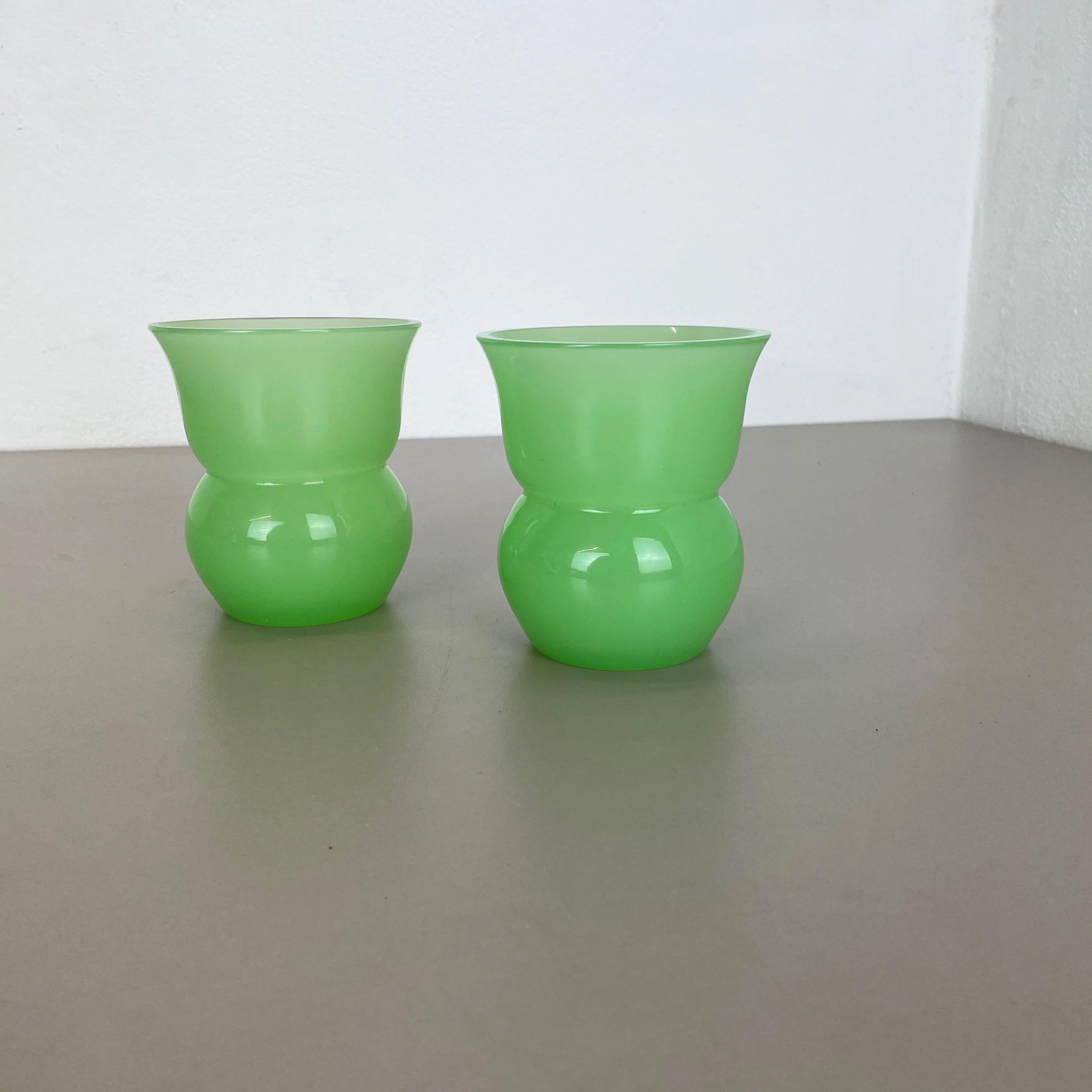 Mid-Century Modern Ensemble de 2 vases verts en verre opalin de Murano en stock ancien, par Gino Cenedese, années 1960 en vente