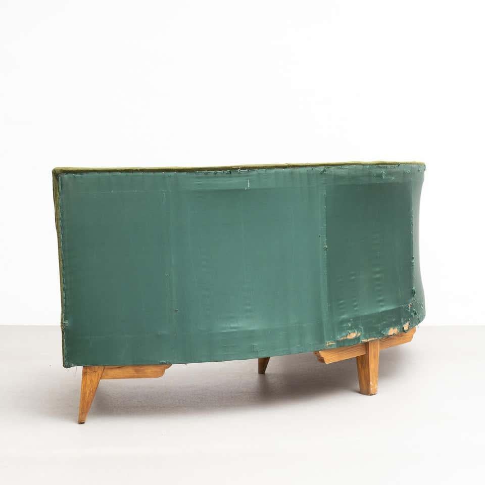 Set aus 2 Sesseln aus grünem Samt und Oak Wood und einem Sofa, um 1950 im Angebot 7