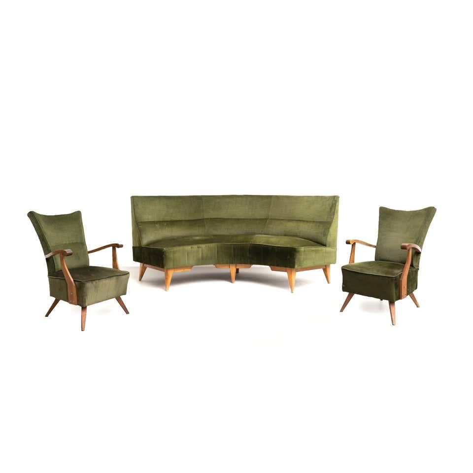 Set aus 2 Sesseln aus grünem Samt und Oak Wood und einem Sofa, um 1950 im Angebot 10