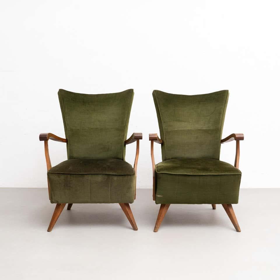 Set of 2 armchairs and a sofa. Upholstered with green velvet an oak wood. 

Manufactured by unknown designer in Spain, circa 1950.

Materials:
Velvet.
Oakwood.

Important information regarding images of products:
Please note that some of