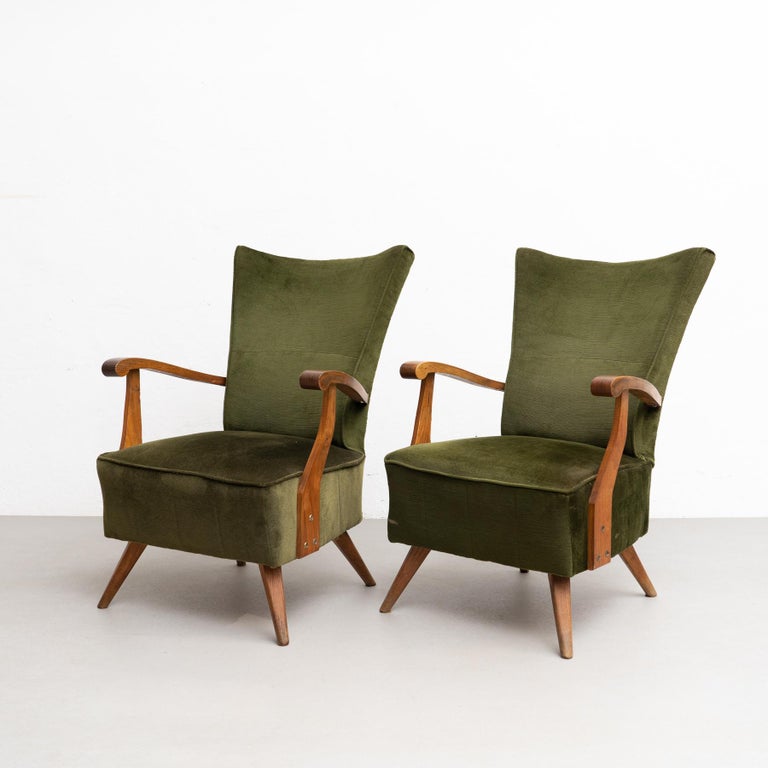 Set of 2 Green Velvet and Oak Wood Armchairs and a Sofa, circa 1950 In Good Condition In Barcelona, Barcelona