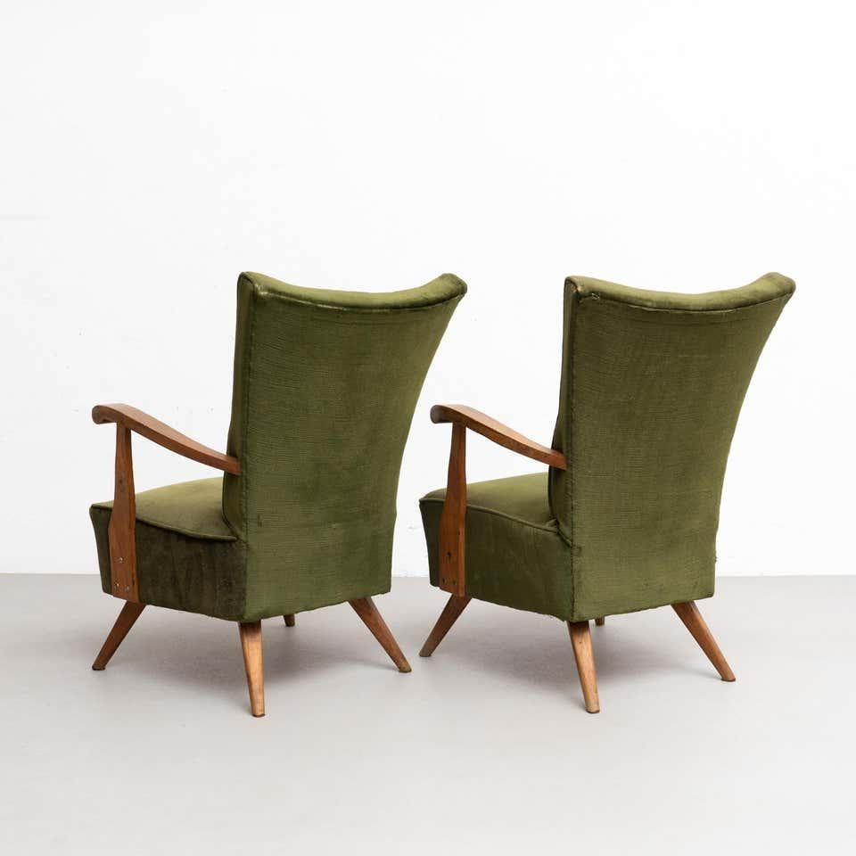 Set of 2 Green Velvet and Oak Wood Armchairs and a Sofa, circa 1950 In Good Condition For Sale In Barcelona, Barcelona