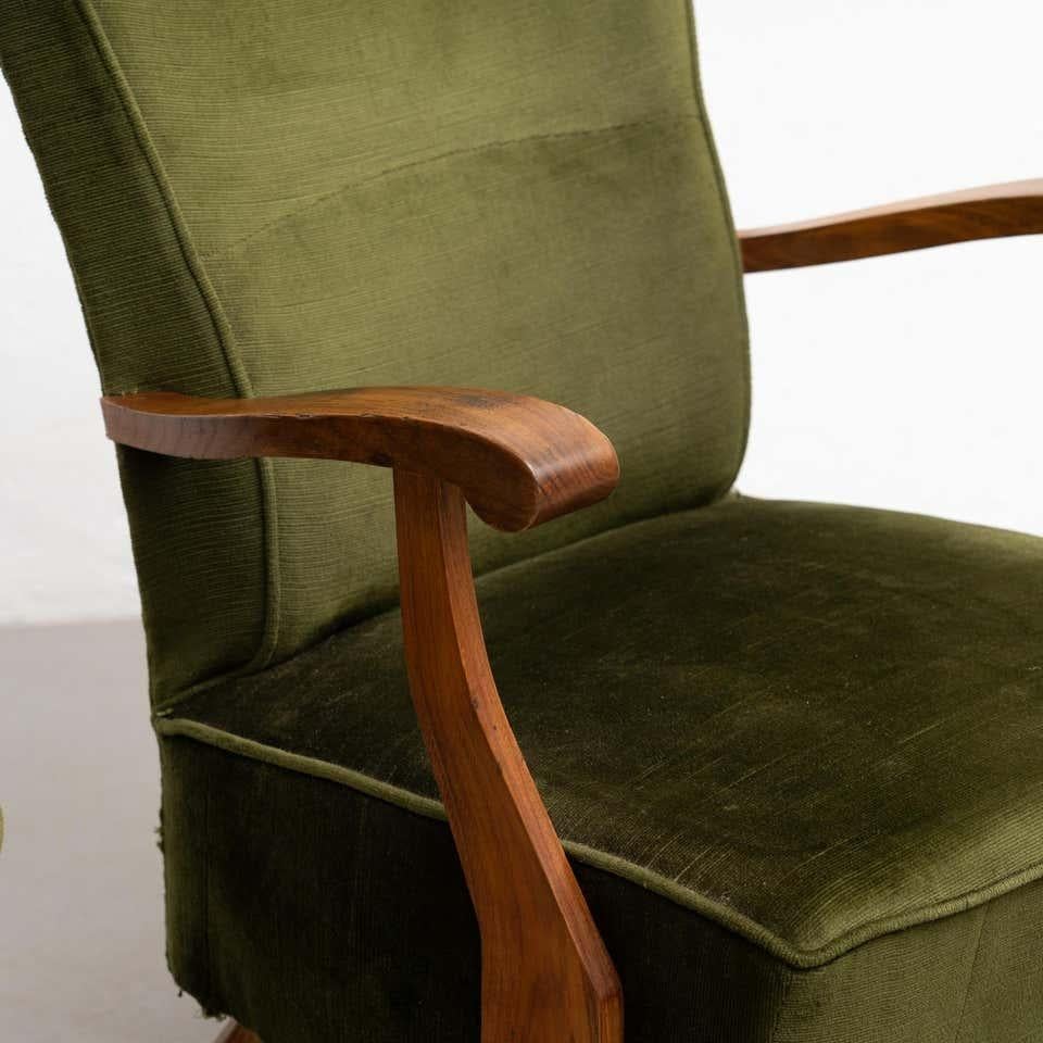 Set aus 2 Sesseln aus grünem Samt und Oak Wood und einem Sofa, um 1950 (Stoff) im Angebot