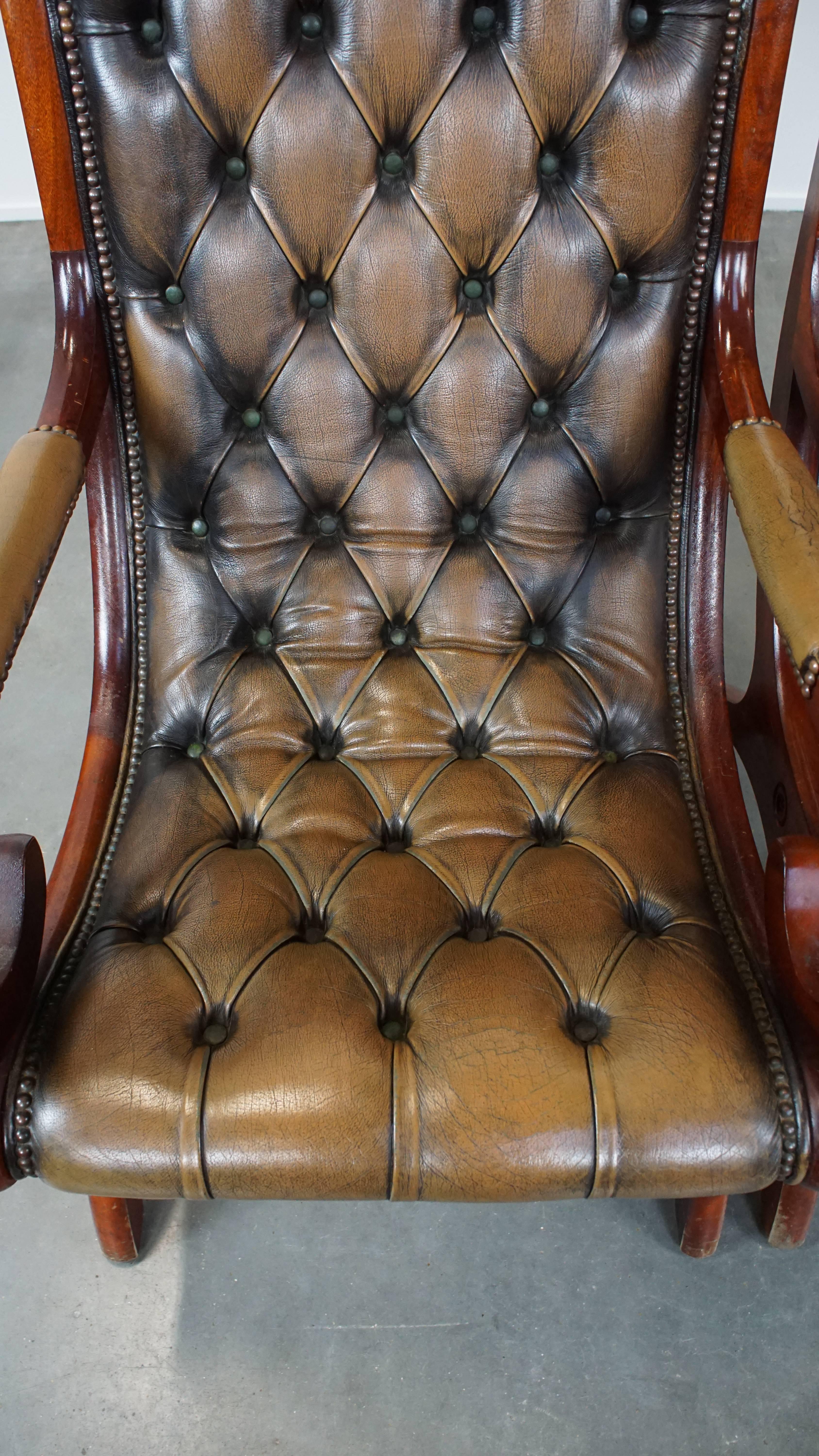 Classical Roman Set of 2 Green Vintage Leather English Chesterfield Armchairs Combined with Wood For Sale