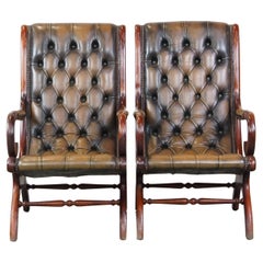 Set di 2 poltrone Chesterfield inglesi in pelle verde vintage combinate con il legno
