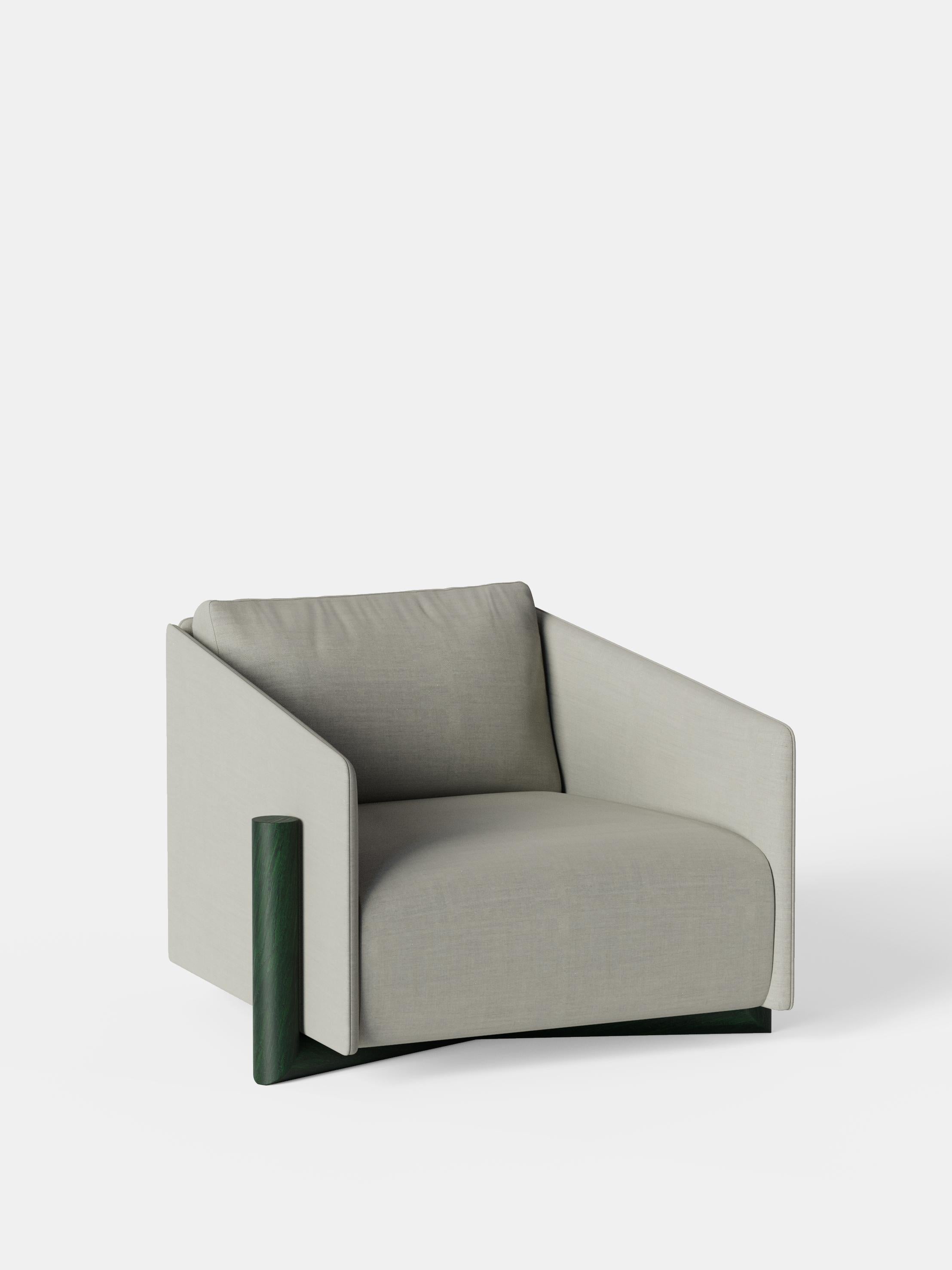 Ensemble de 2 fauteuils en bois gris par Kann Design
Dimensions : D 104,5 x L 93 x H 75 cm.
MATERIAL : Base en chêne vert massif, cadre en bois, ceintures élastiques, mousse HR, tissu d'ameublement Kvadrat Remix 126 (90% laine, 10%