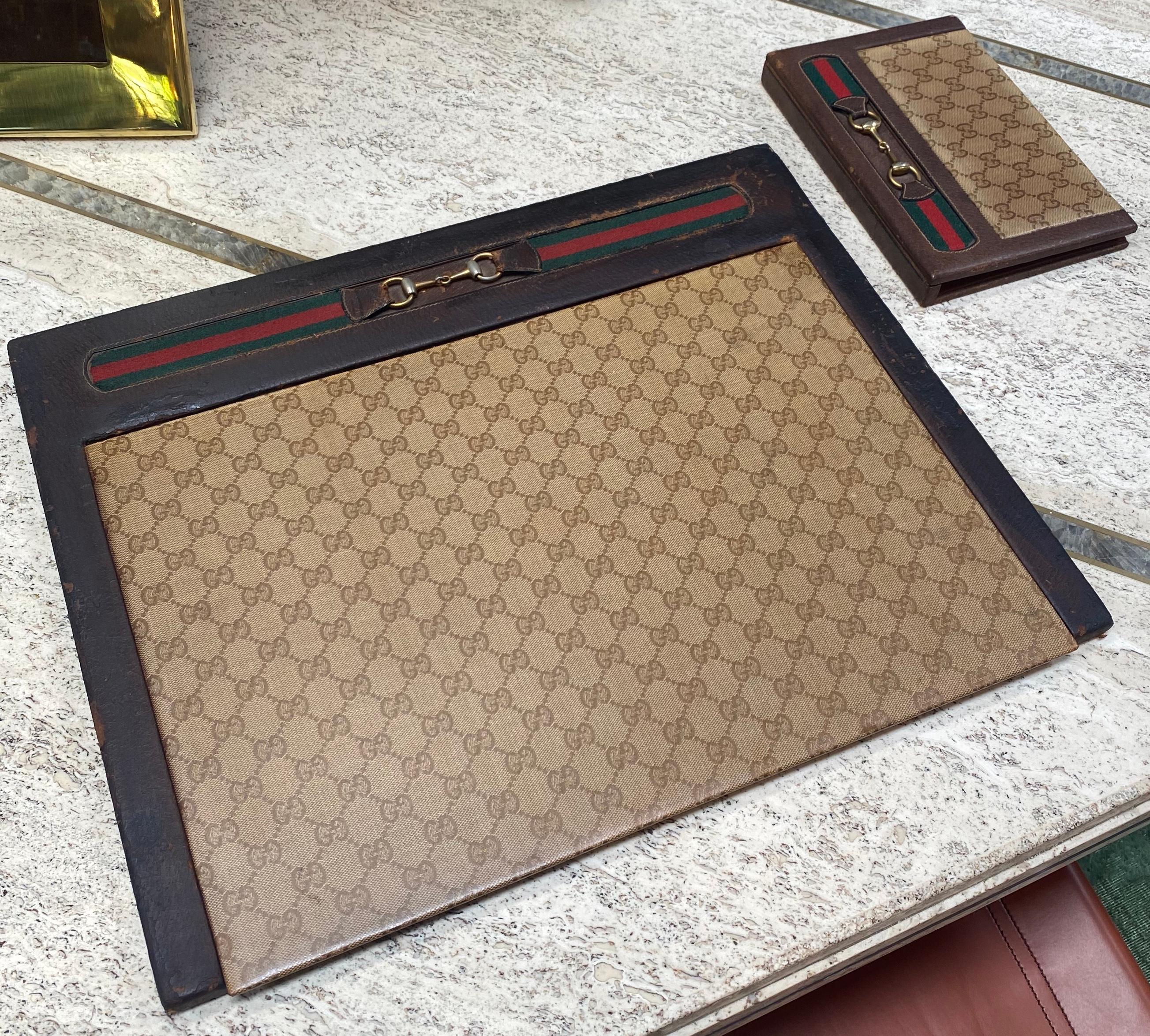 Set of 2 very rare Gucci desk accessories, the pad and the diary are both signed from GUCCI ITALIA.
Dimensions Below;

Pad : W21.5 D16 H1
Diary : W 6.5 D 9.5 H 1
