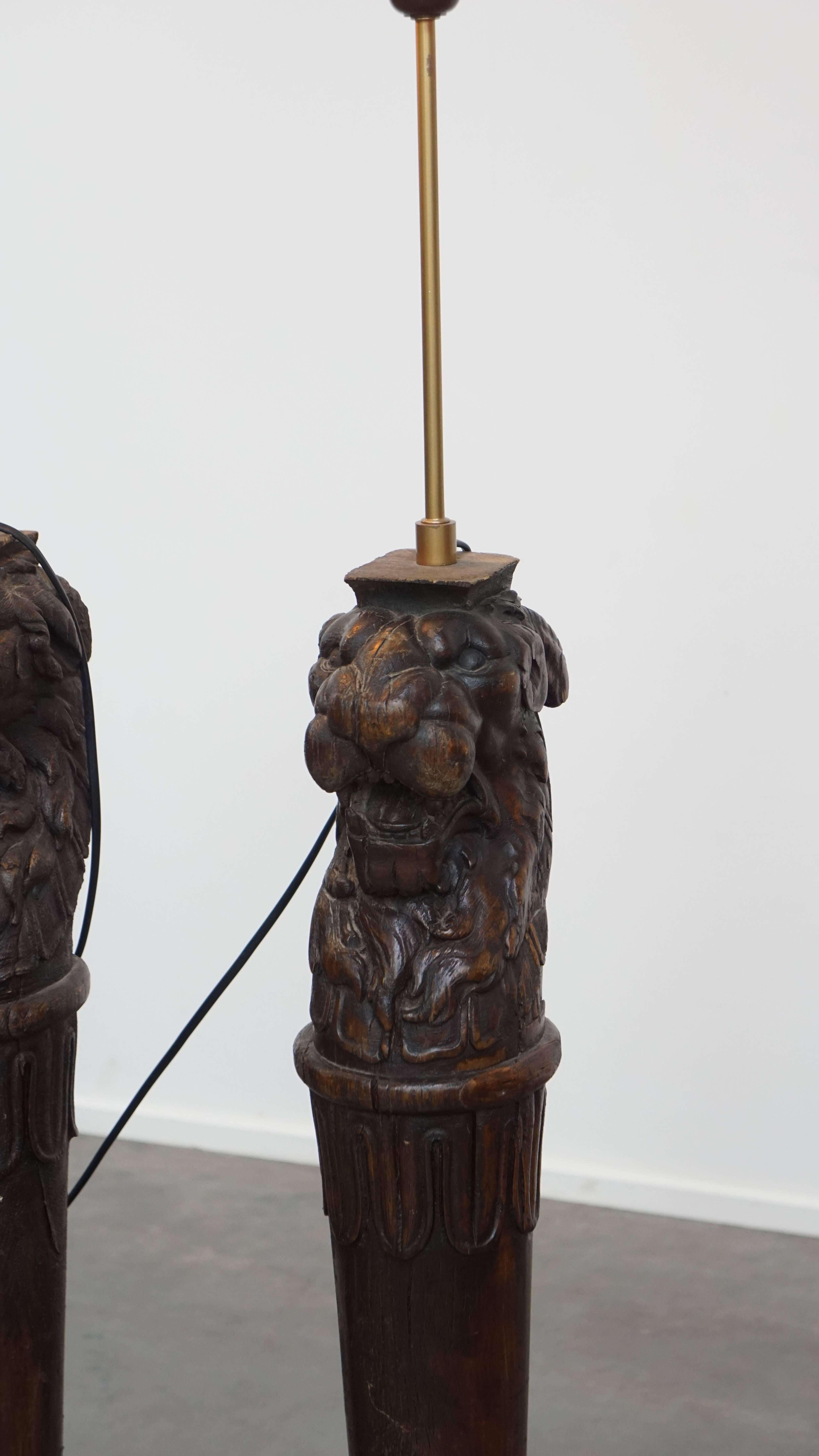 Set of 2 Hand-Carved Antique Wooden Floor Lamps with Lion Heads In Fair Condition For Sale In Harderwijk, NL