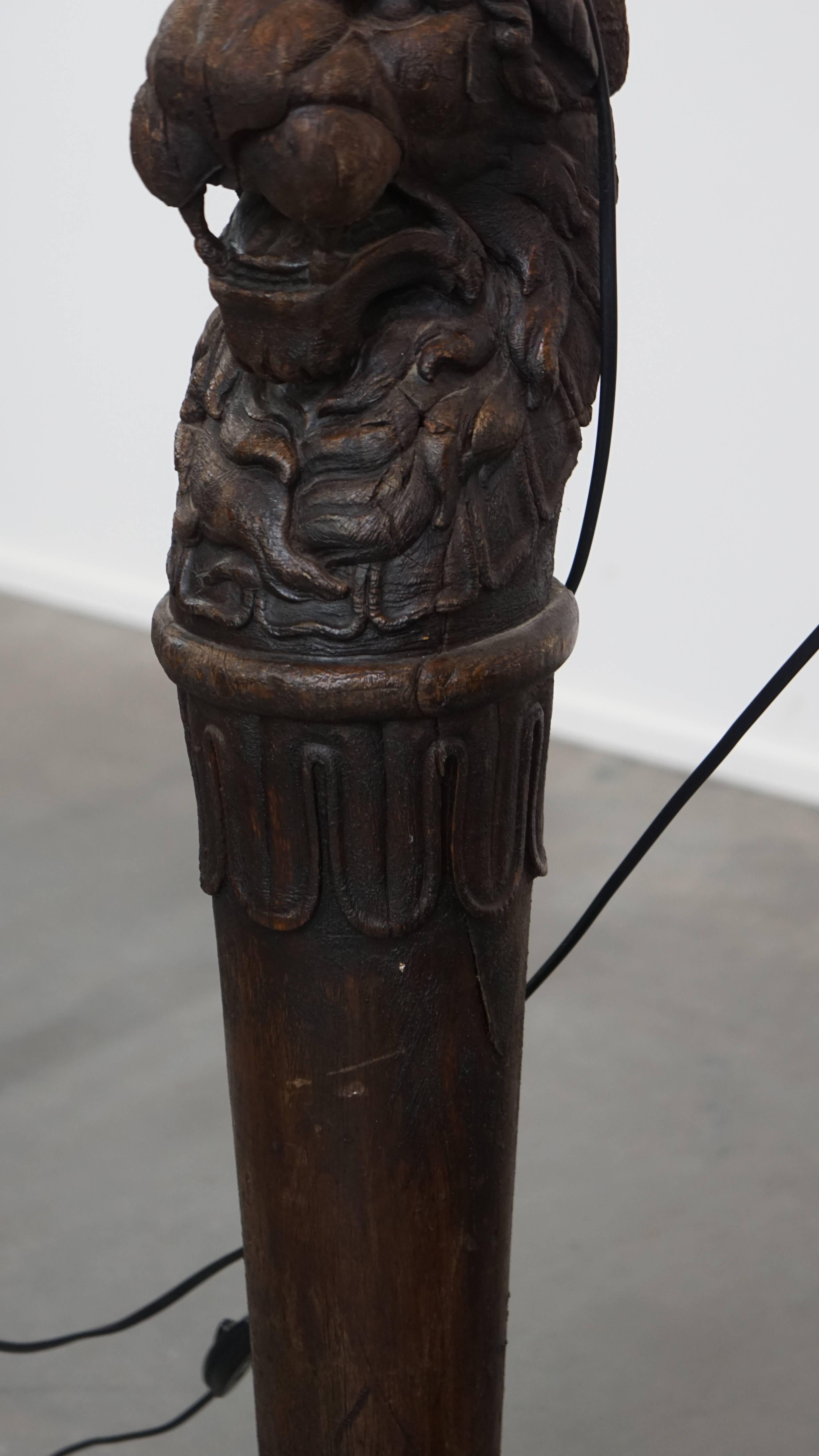 Set of 2 Hand-Carved Antique Wooden Floor Lamps with Lion Heads For Sale 2