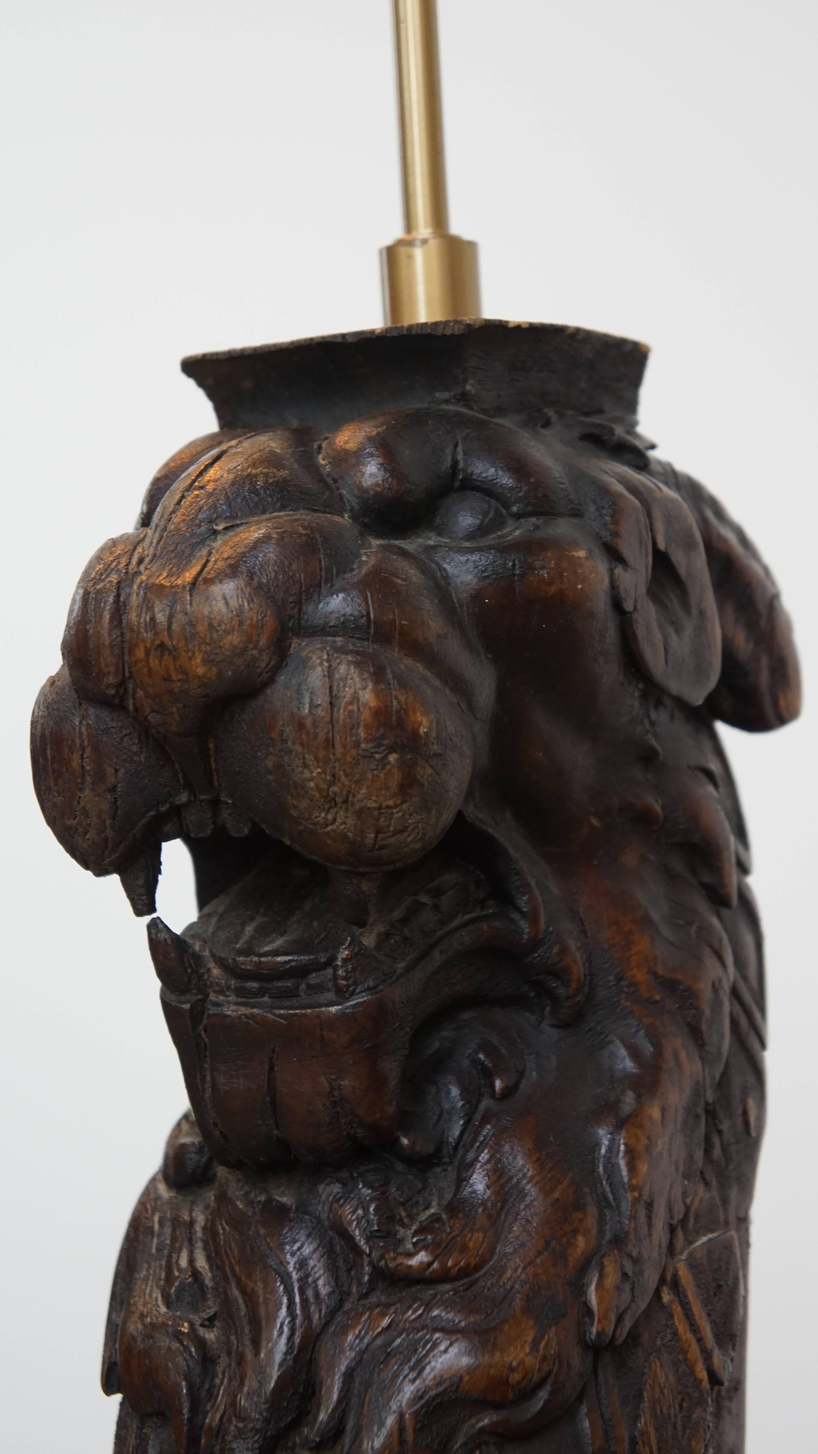 Set of 2 Hand-Carved Antique Wooden Floor Lamps with Lion Heads For Sale 3