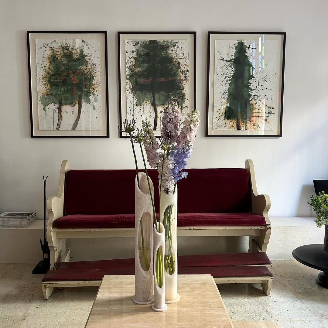 Moderne Ensemble de 2 vases Armonia en marbre Bianco Arabescato travaillé à la main, Jacopo Simonetti en vente