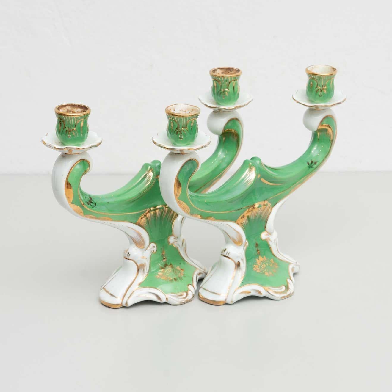 Set von 2 handbemalten Kerzenständern aus Keramik, um 1930 im Angebot 1